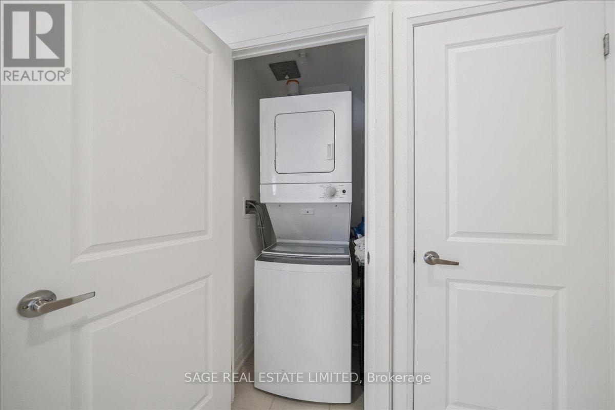 203 - 56 Coles Avenue, Vaughan, ON - Indoor Photo Showing Laundry Room
