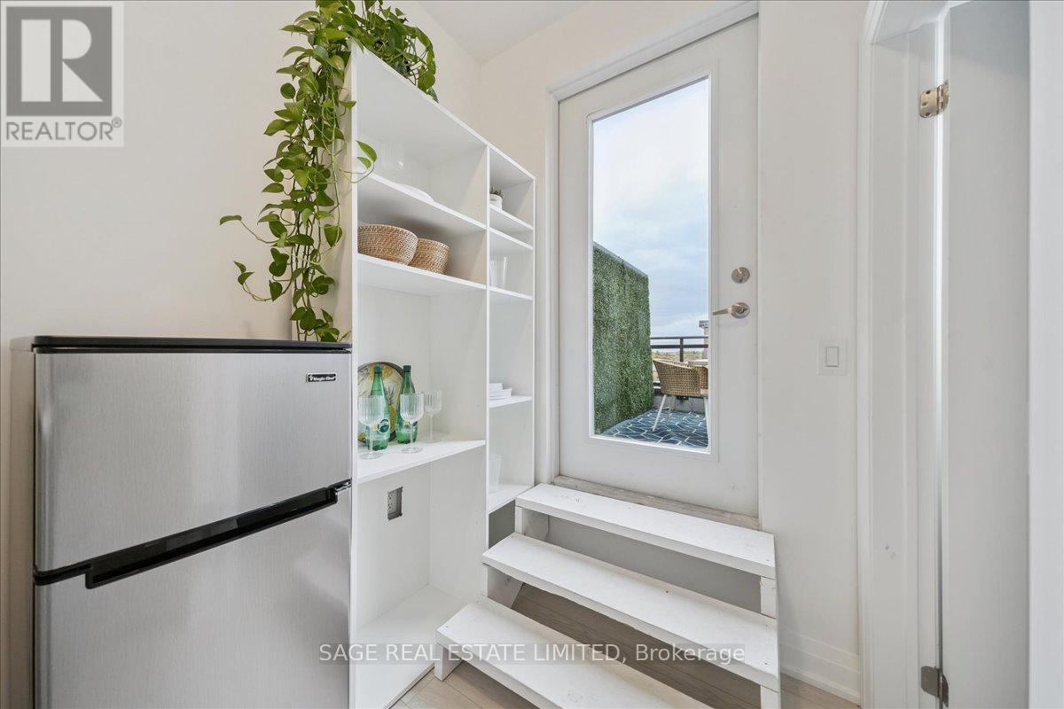 203 - 56 Coles Avenue, Vaughan, ON - Indoor Photo Showing Other Room