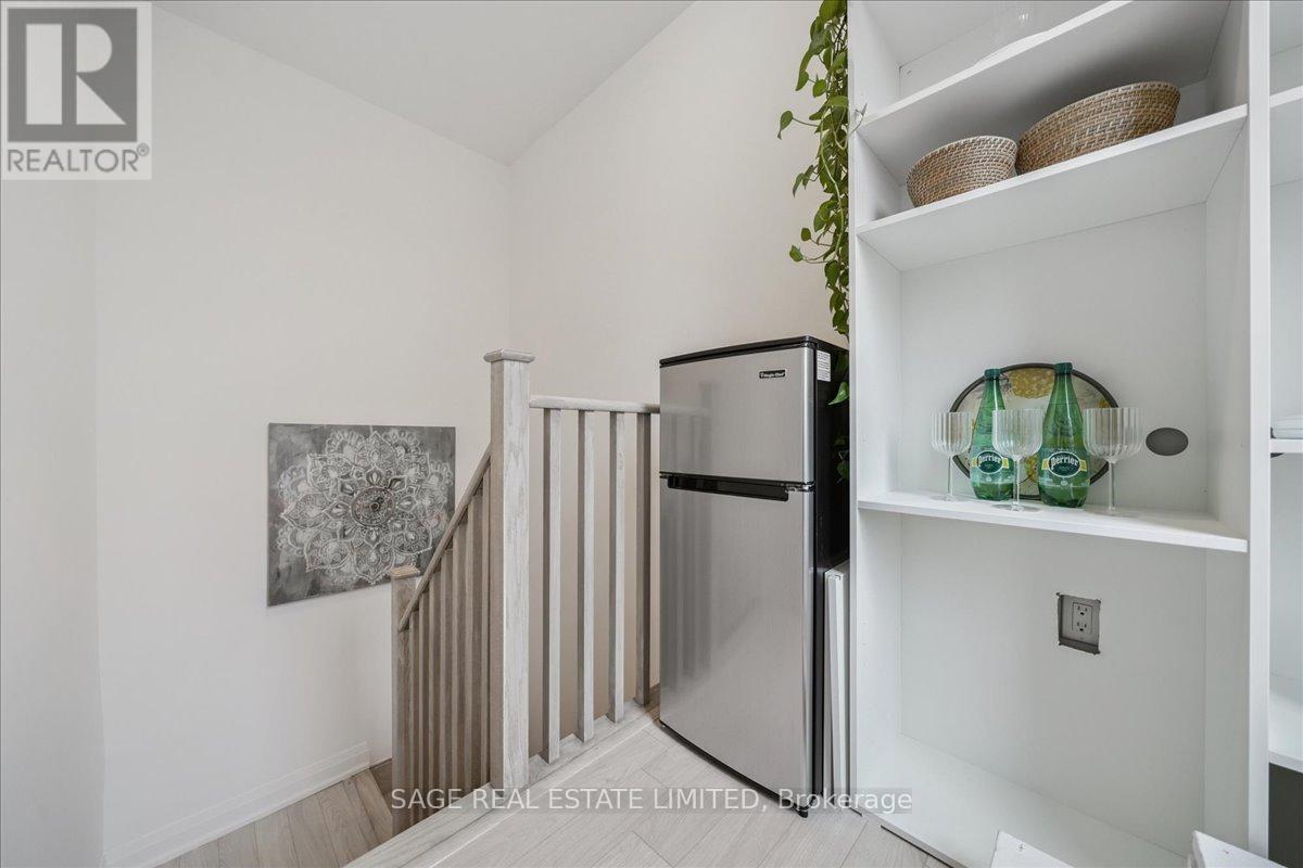 203 - 56 Coles Avenue, Vaughan, ON - Indoor