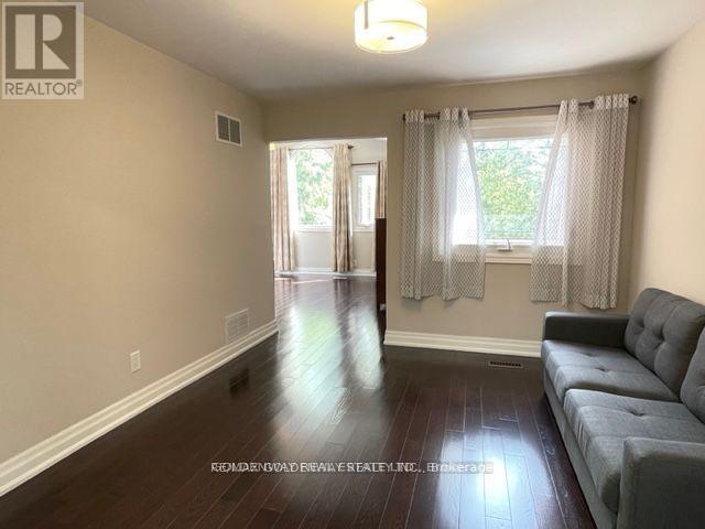 2 Edinburgh Drive, Richmond Hill, ON - Indoor