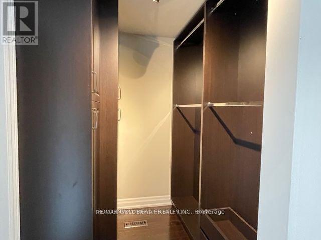 2 Edinburgh Drive, Richmond Hill, ON - Indoor