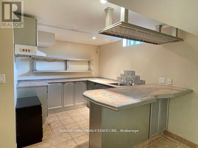 2 Edinburgh Drive, Richmond Hill, ON - Indoor