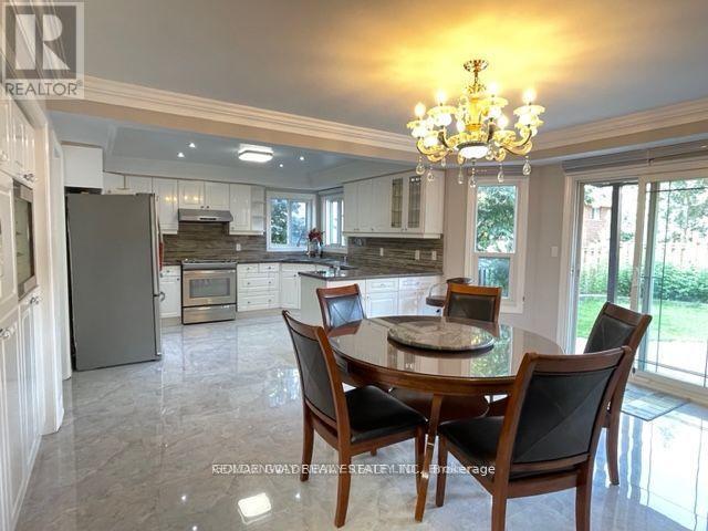 2 Edinburgh Drive, Richmond Hill, ON - Indoor Photo Showing Dining Room