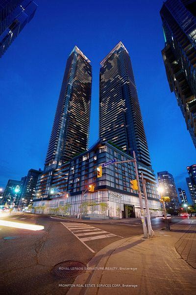 3 Concord Cityplace Way, Toronto, ON - Outdoor