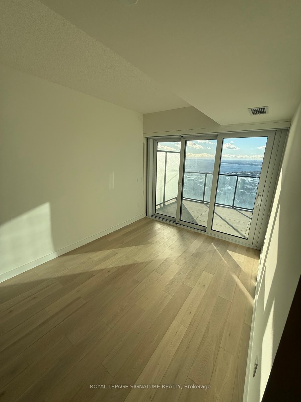 3 Concord Cityplace Way, Toronto, ON - Indoor Photo Showing Other Room