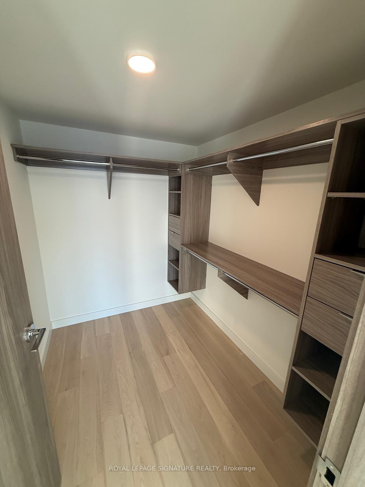 3 Concord Cityplace Way, Toronto, ON - Indoor With Storage