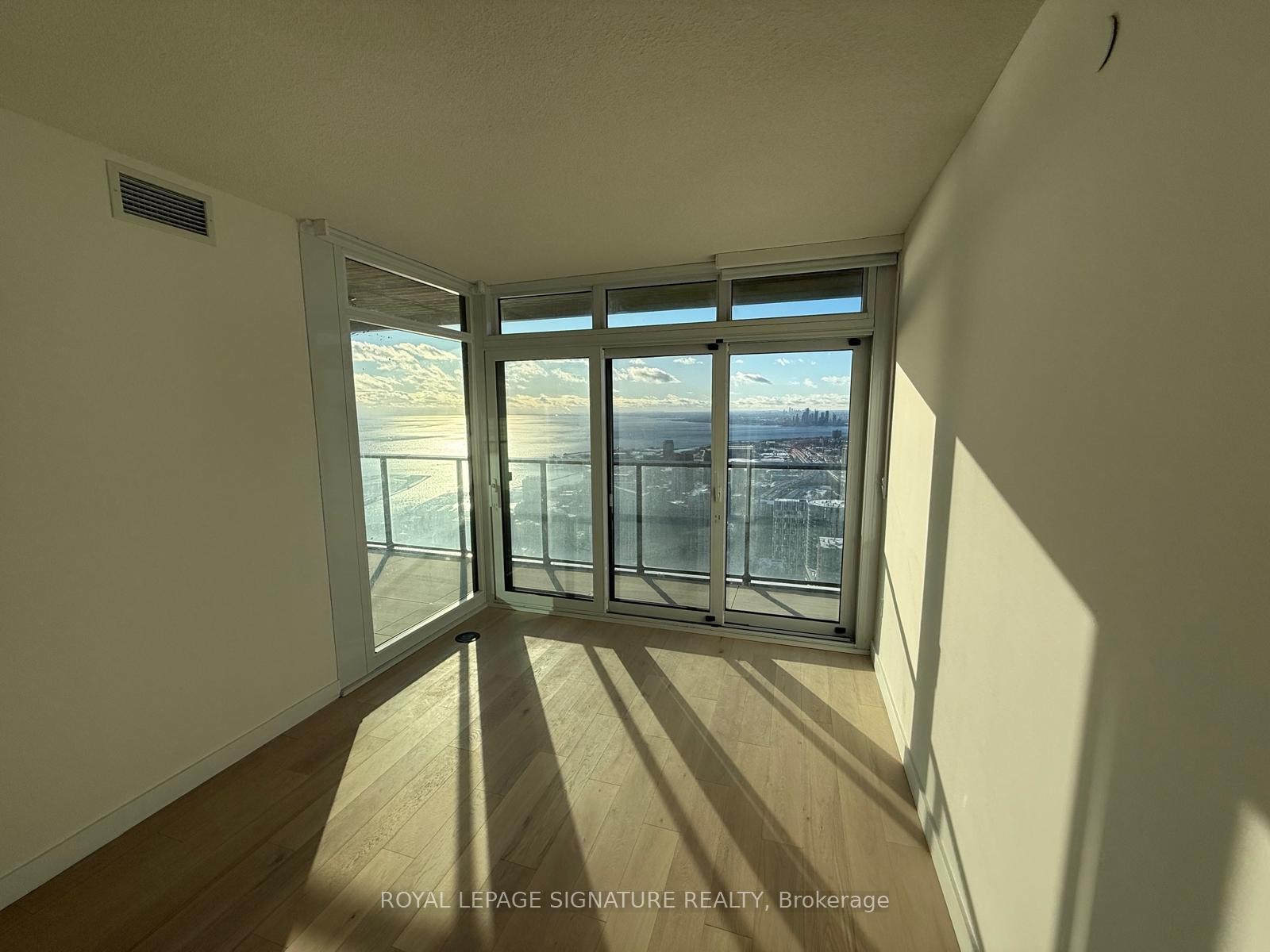 3 Concord Cityplace Way, Toronto, ON - Indoor Photo Showing Other Room