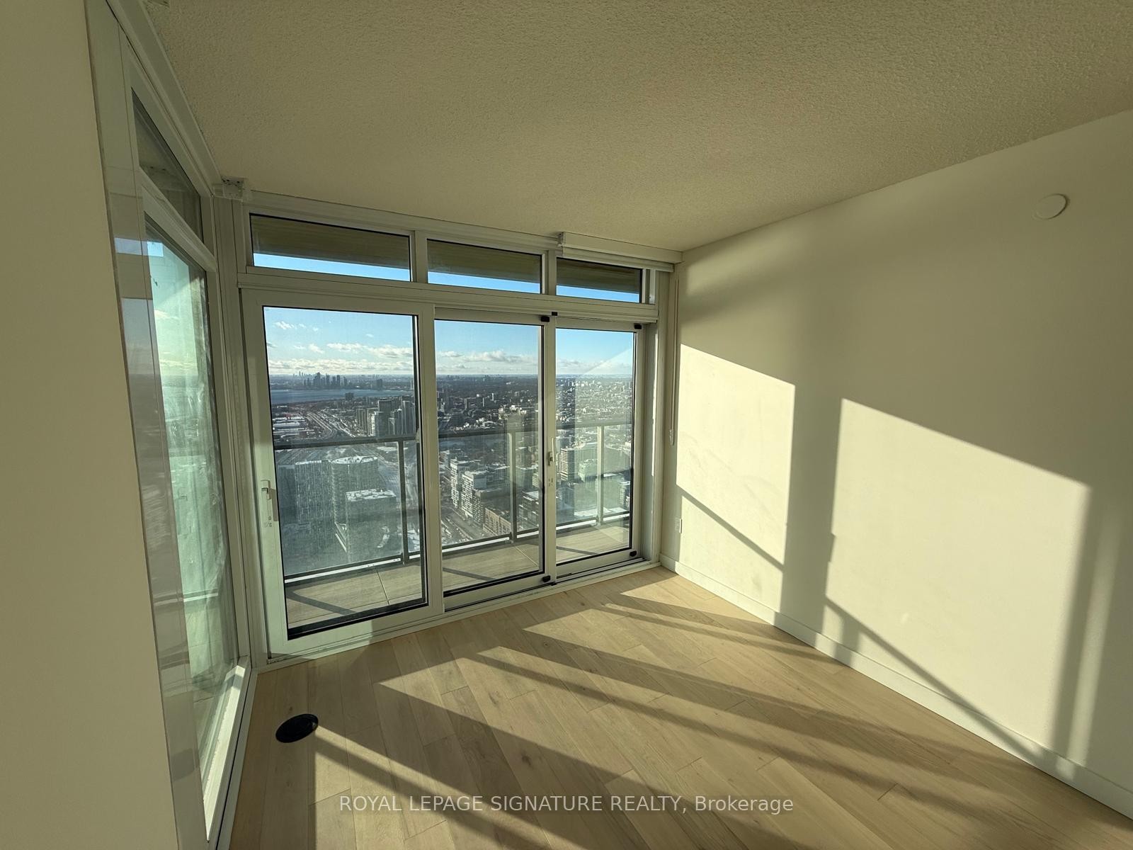 3 Concord Cityplace Way, Toronto, ON - Indoor Photo Showing Other Room