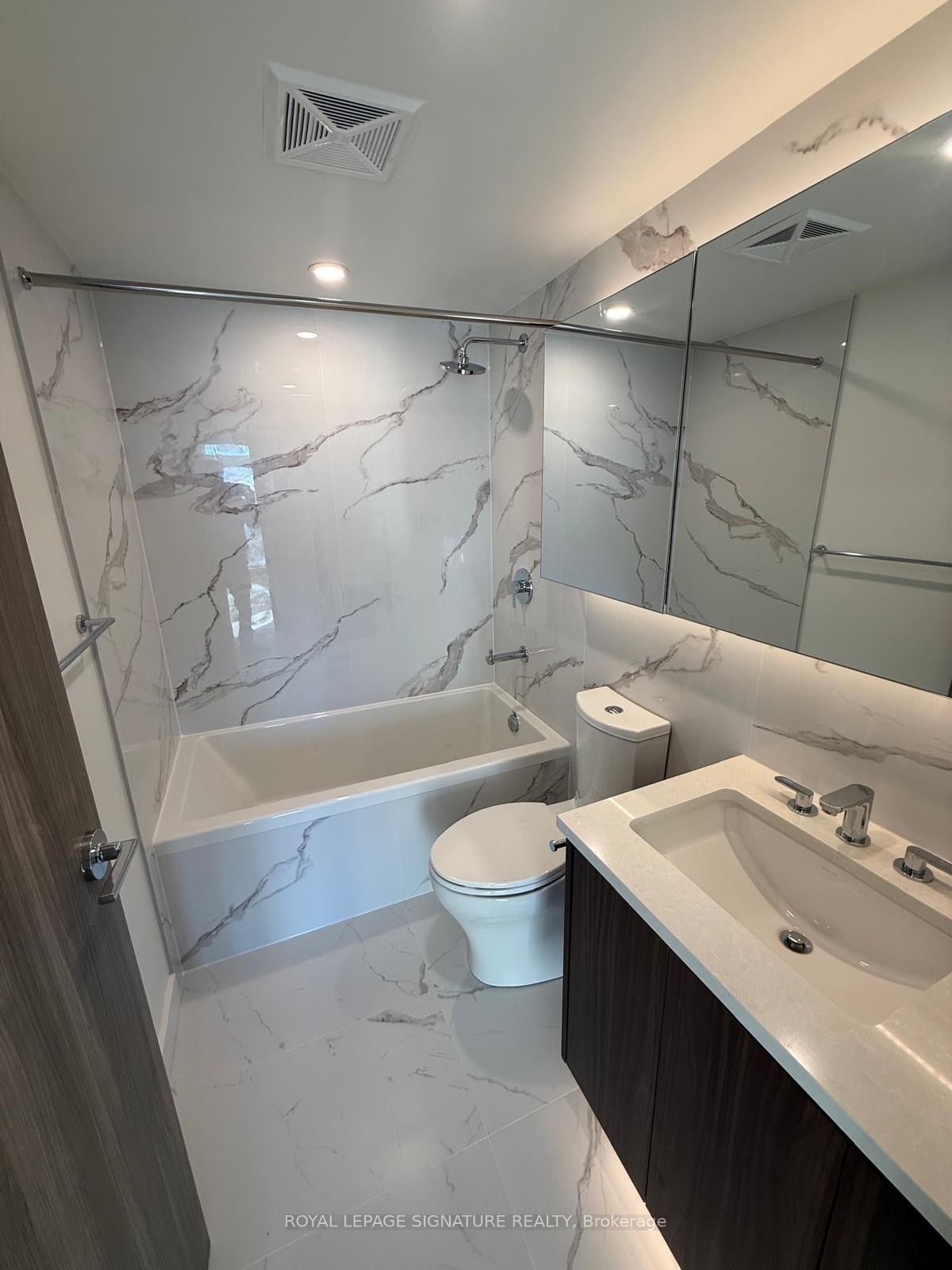 3 Concord Cityplace Way, Toronto, ON - Indoor Photo Showing Bathroom