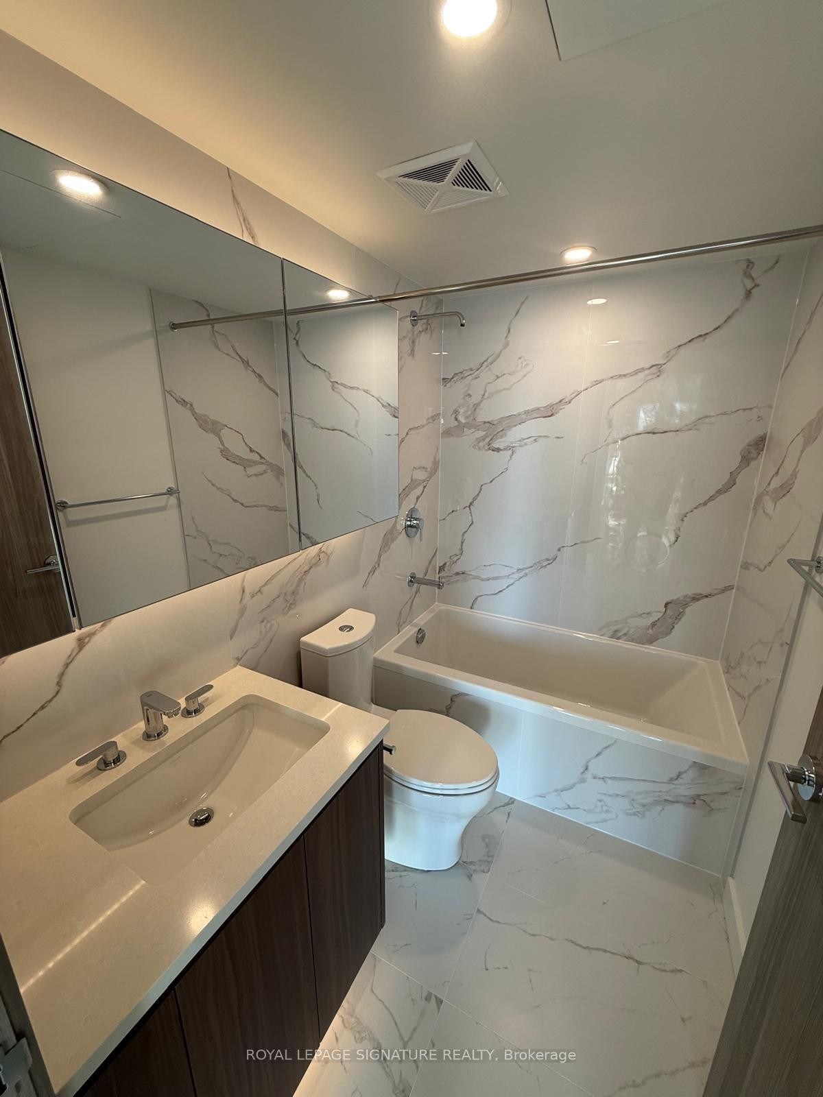 3 Concord Cityplace Way, Toronto, ON - Indoor Photo Showing Bathroom