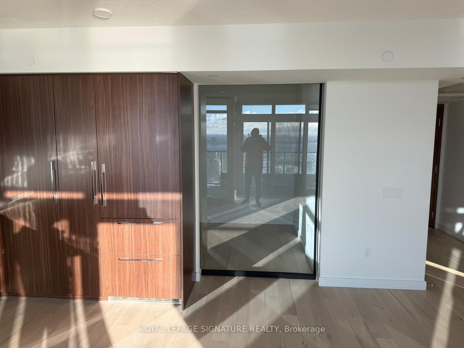 3 Concord Cityplace Way, Toronto, ON - Indoor Photo Showing Other Room