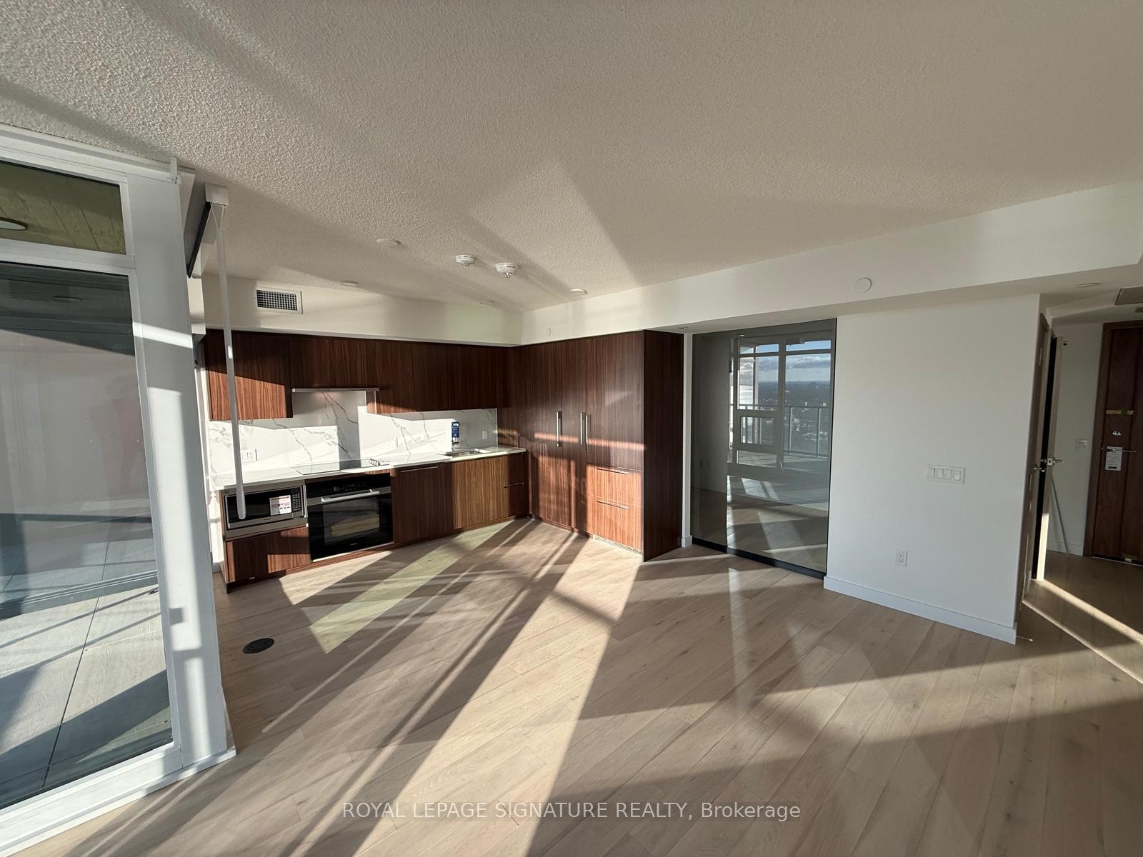 3 Concord Cityplace Way, Toronto, ON - Indoor