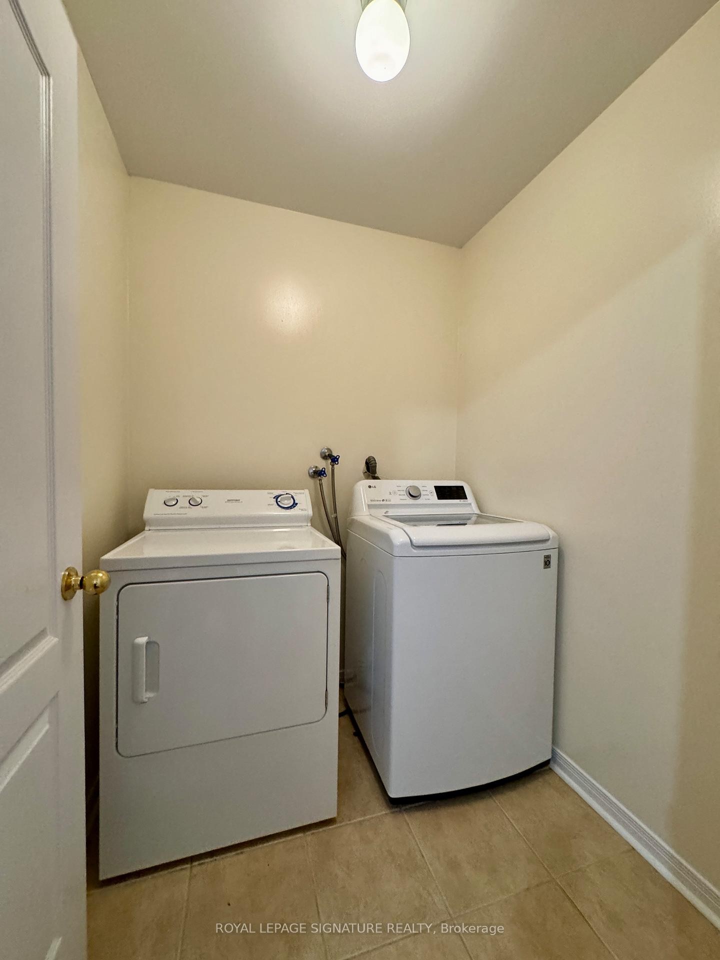 7 Yale Lane, Markham, ON - Indoor Photo Showing Laundry Room