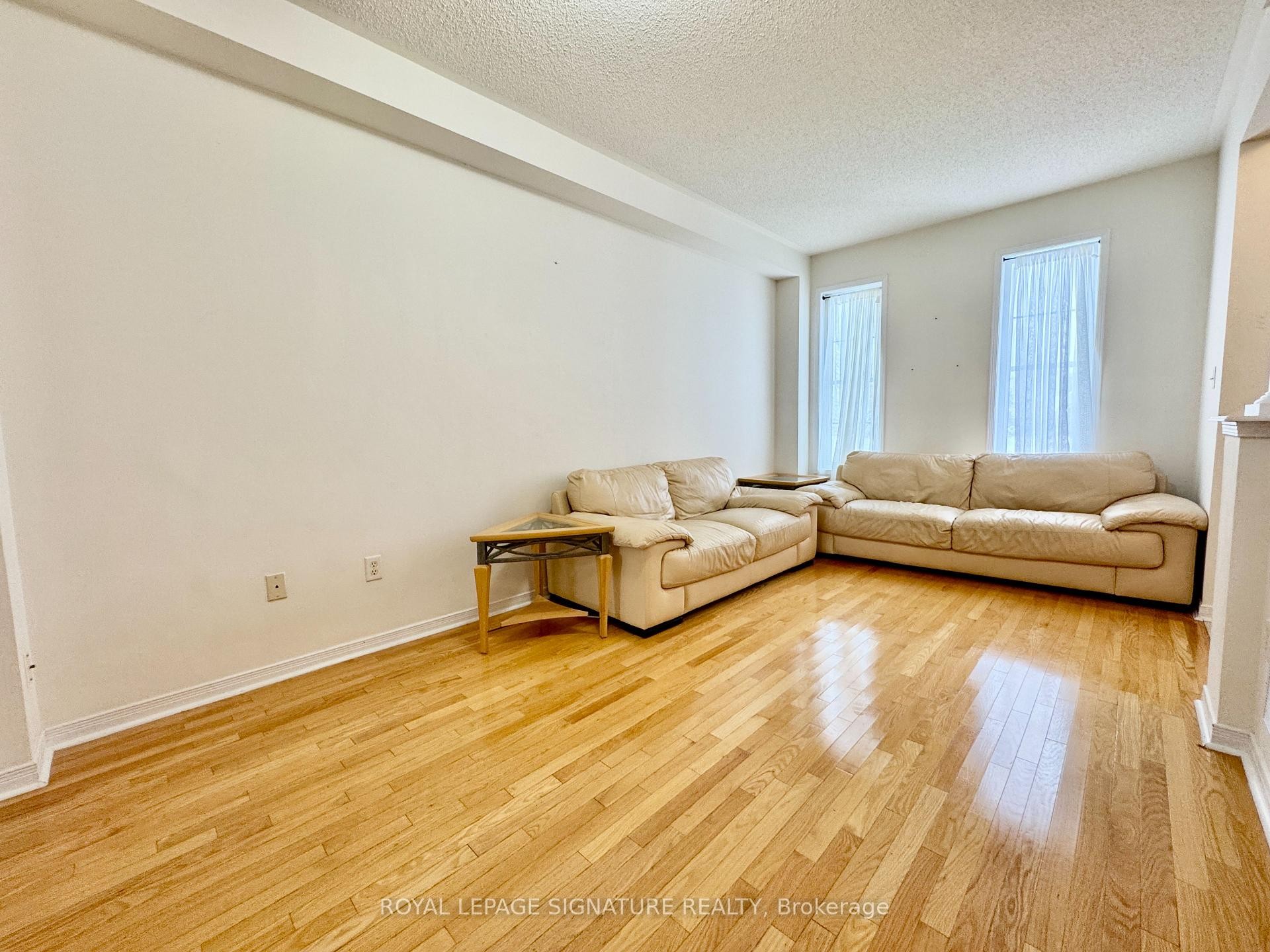 7 Yale Lane, Markham, ON - Indoor Photo Showing Living Room