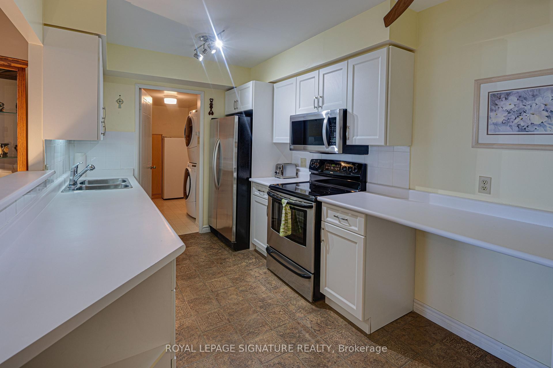 1419-1880 Valley Farm Road, Pickering, ON - Indoor Photo Showing Kitchen With Double Sink