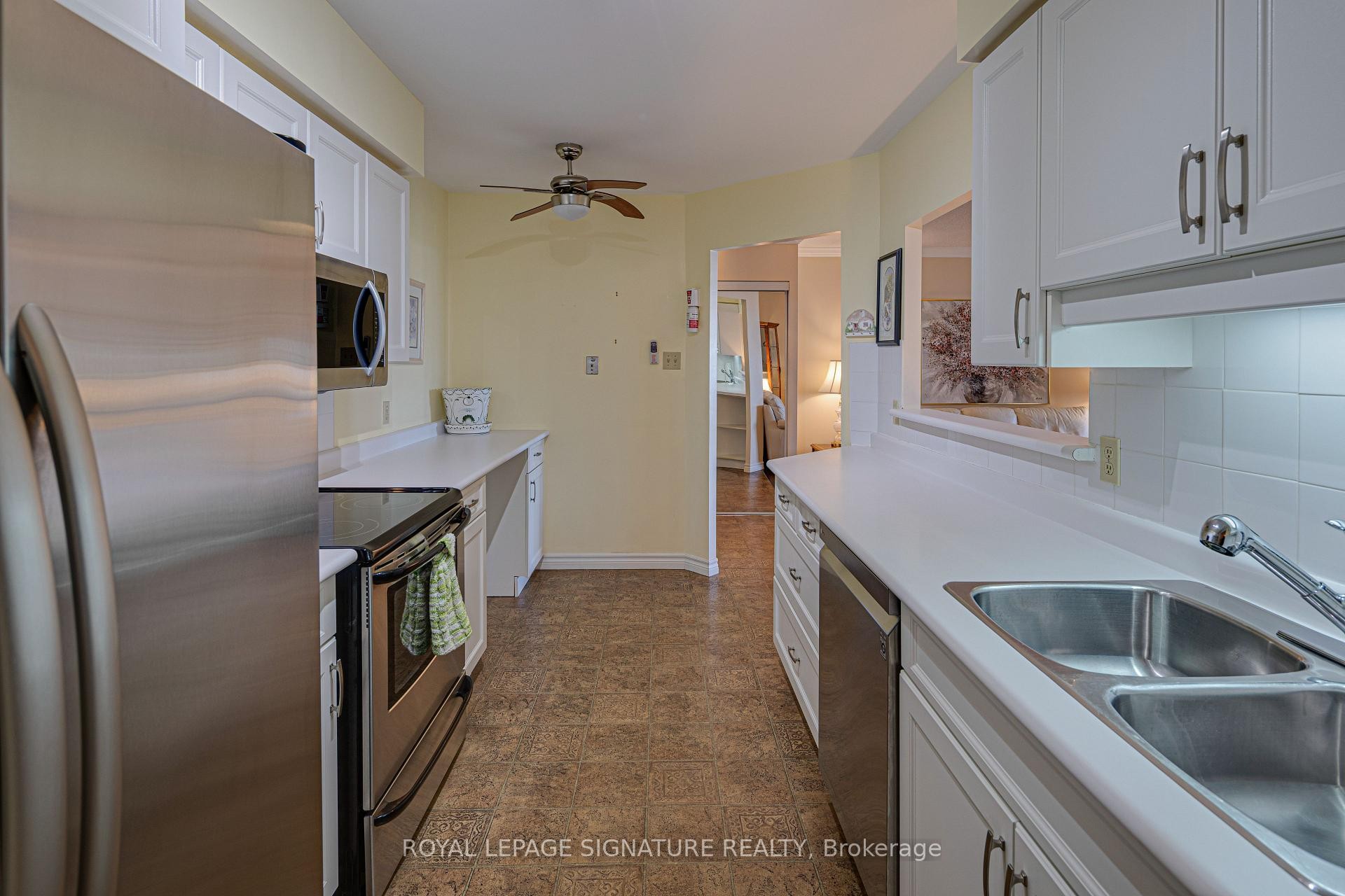 1419-1880 Valley Farm Road, Pickering, ON - Indoor Photo Showing Kitchen With Double Sink