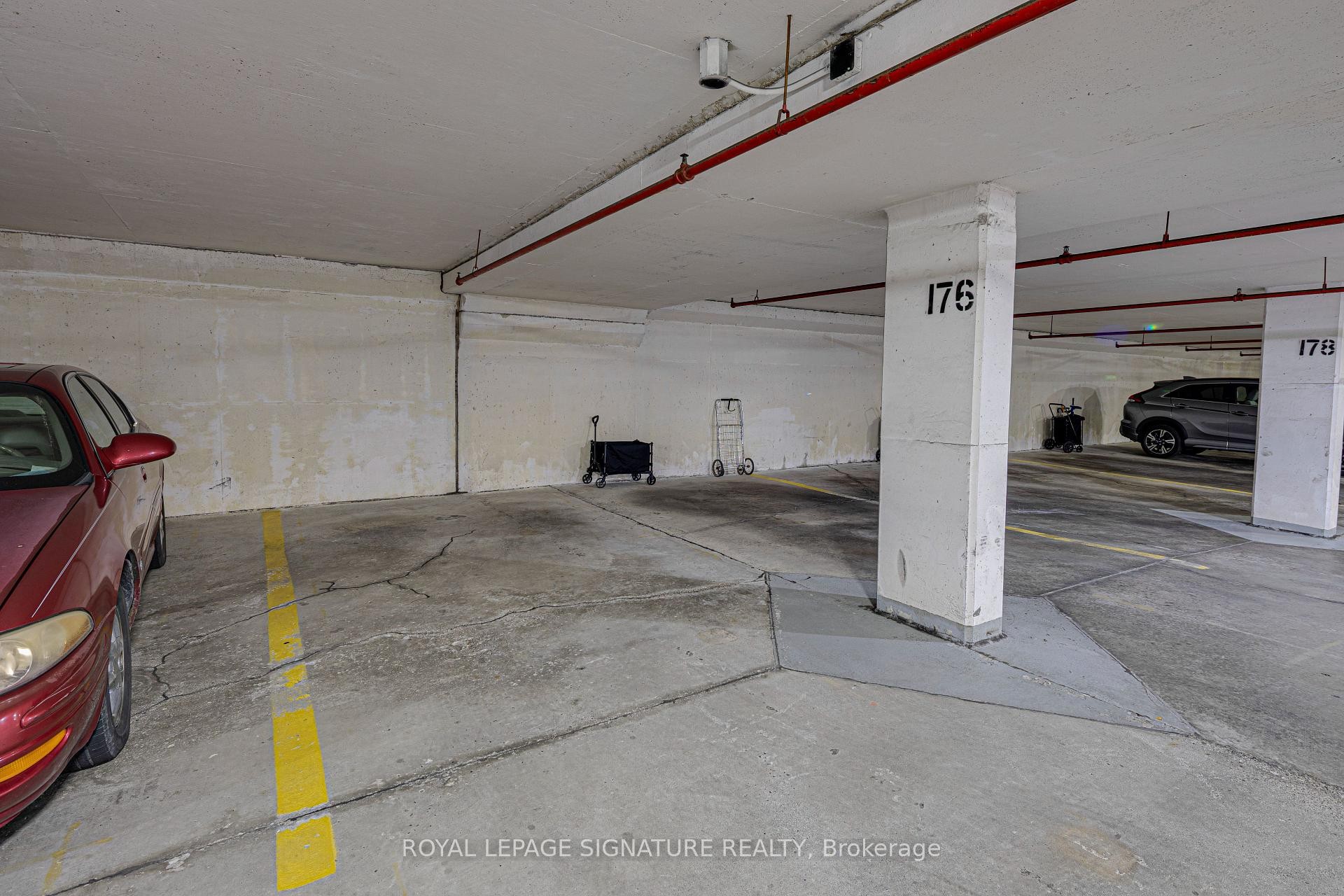 1419-1880 Valley Farm Road, Pickering, ON - Indoor Photo Showing Garage