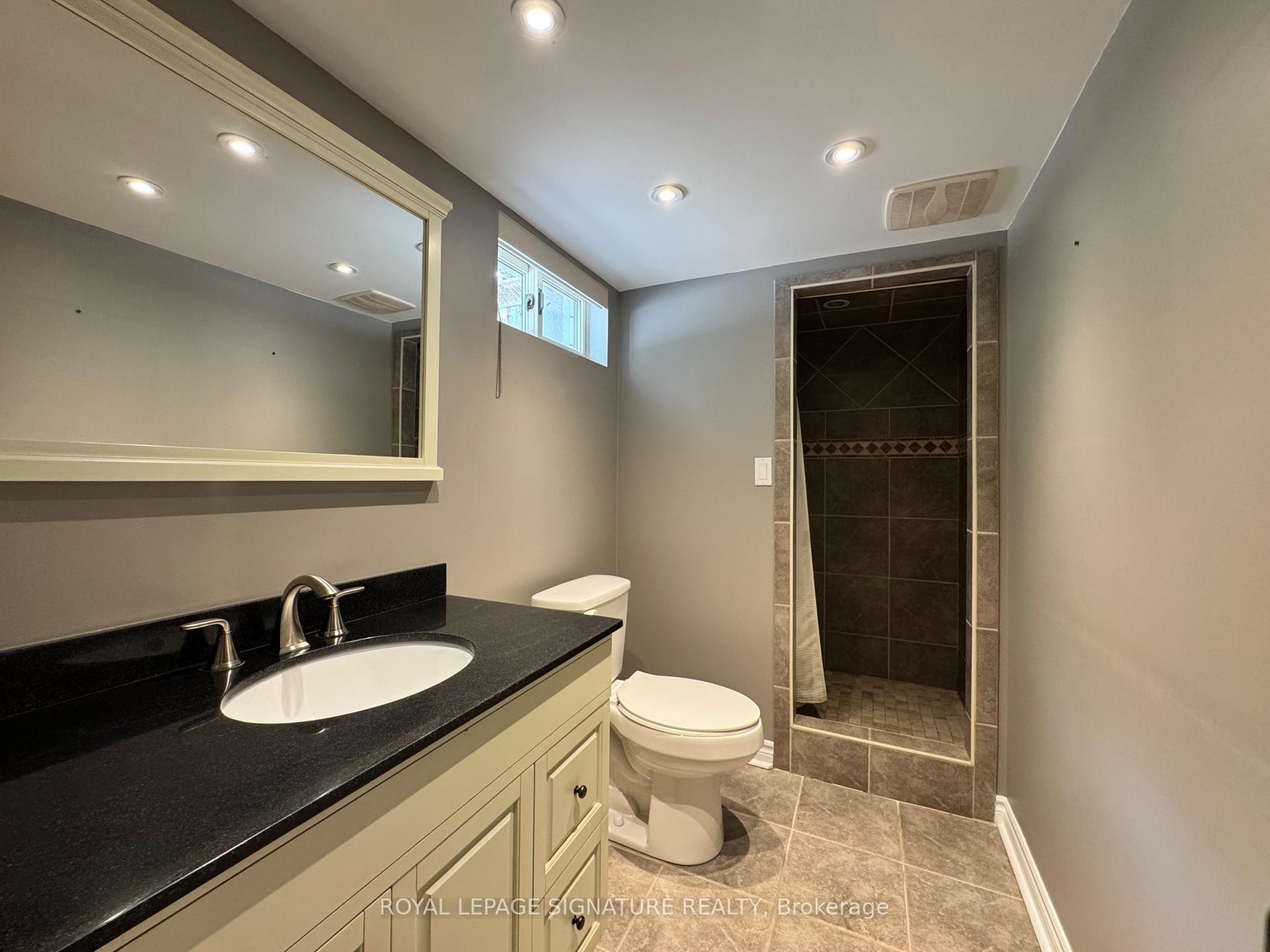 Lower-36 Johnson Road, Aurora, ON - Indoor Photo Showing Bathroom