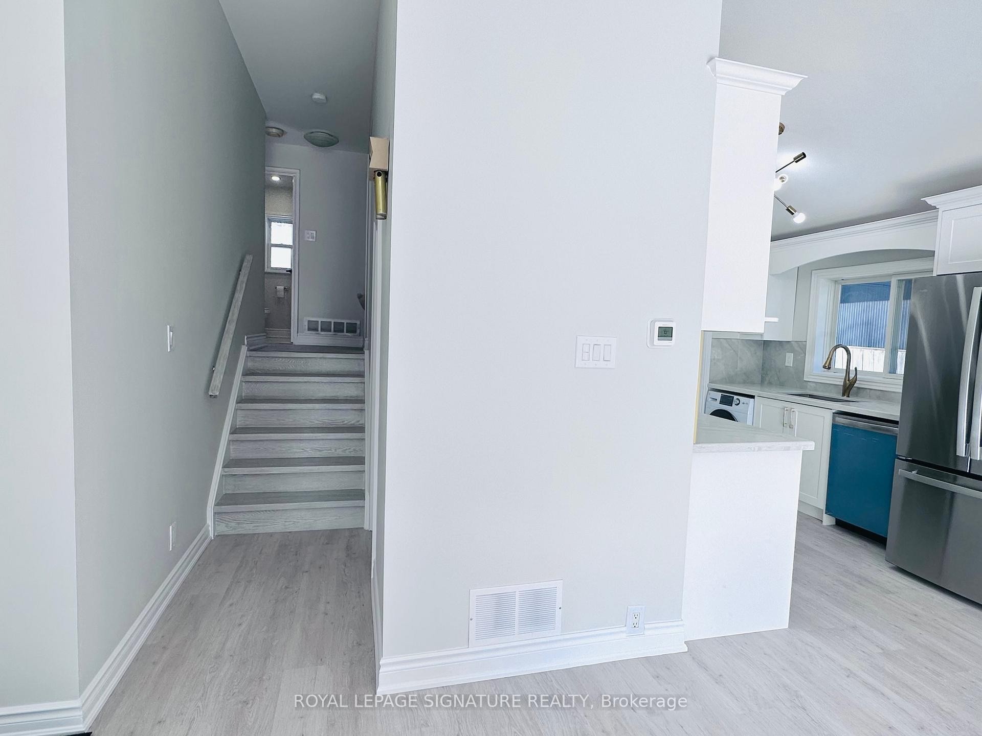 Main-55 Munson Crescent, Toronto, ON - Indoor Photo Showing Kitchen
