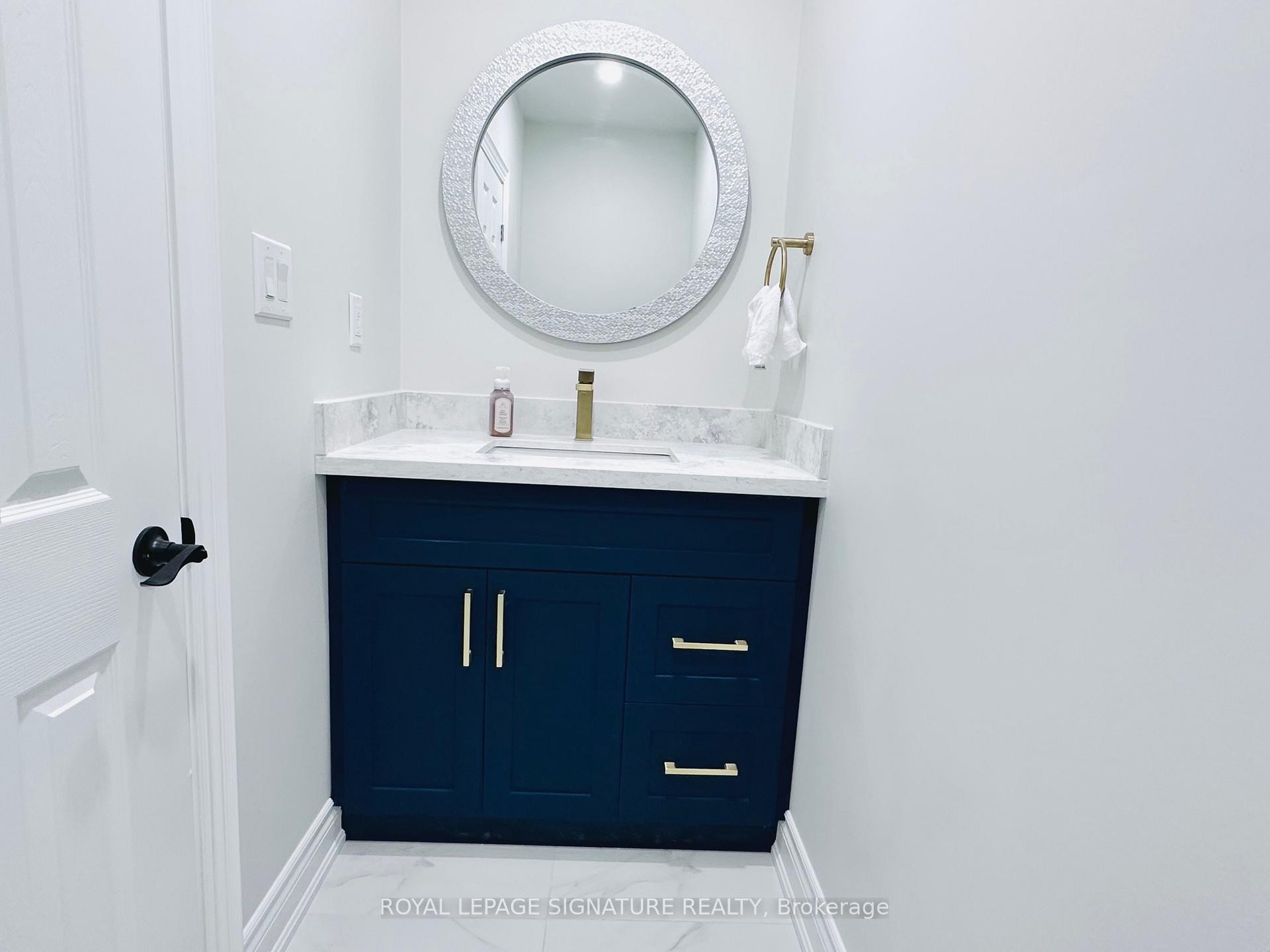 Main-55 Munson Crescent, Toronto, ON - Indoor Photo Showing Bathroom