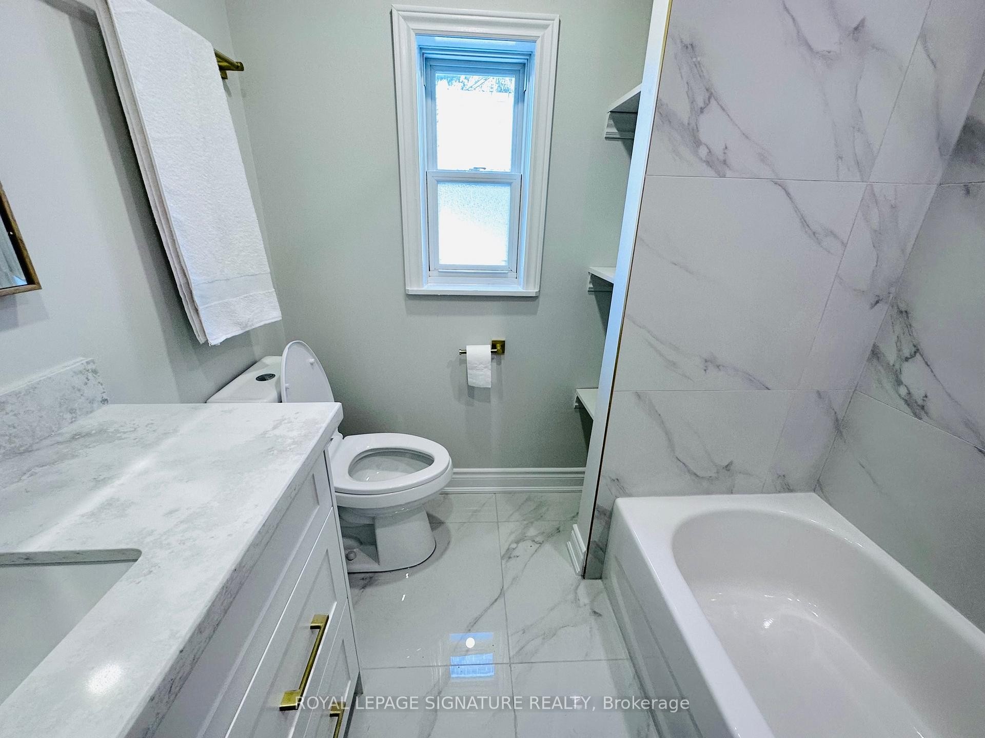 Main-55 Munson Crescent, Toronto, ON - Indoor Photo Showing Bathroom