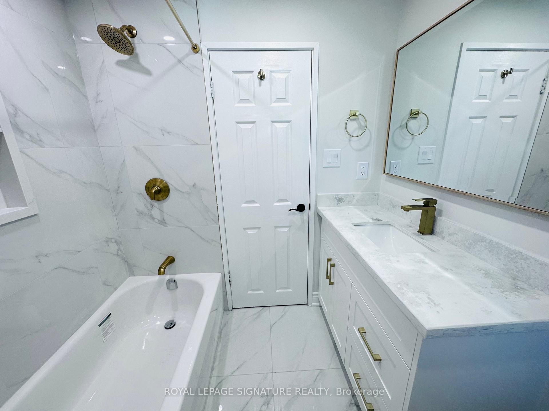 Main-55 Munson Crescent, Toronto, ON - Indoor Photo Showing Bathroom