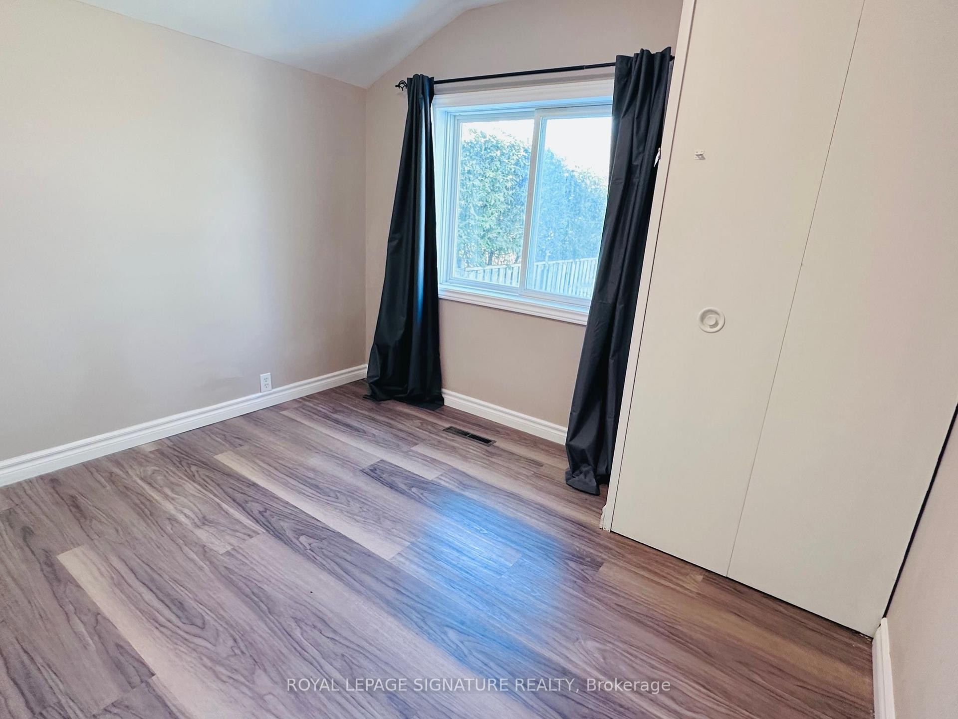 Main-55 Munson Crescent, Toronto, ON - Indoor Photo Showing Other Room