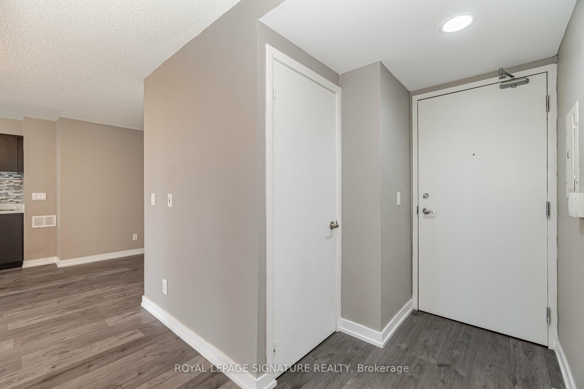 514-155 Legion Road N, Toronto, ON - Indoor Photo Showing Other Room