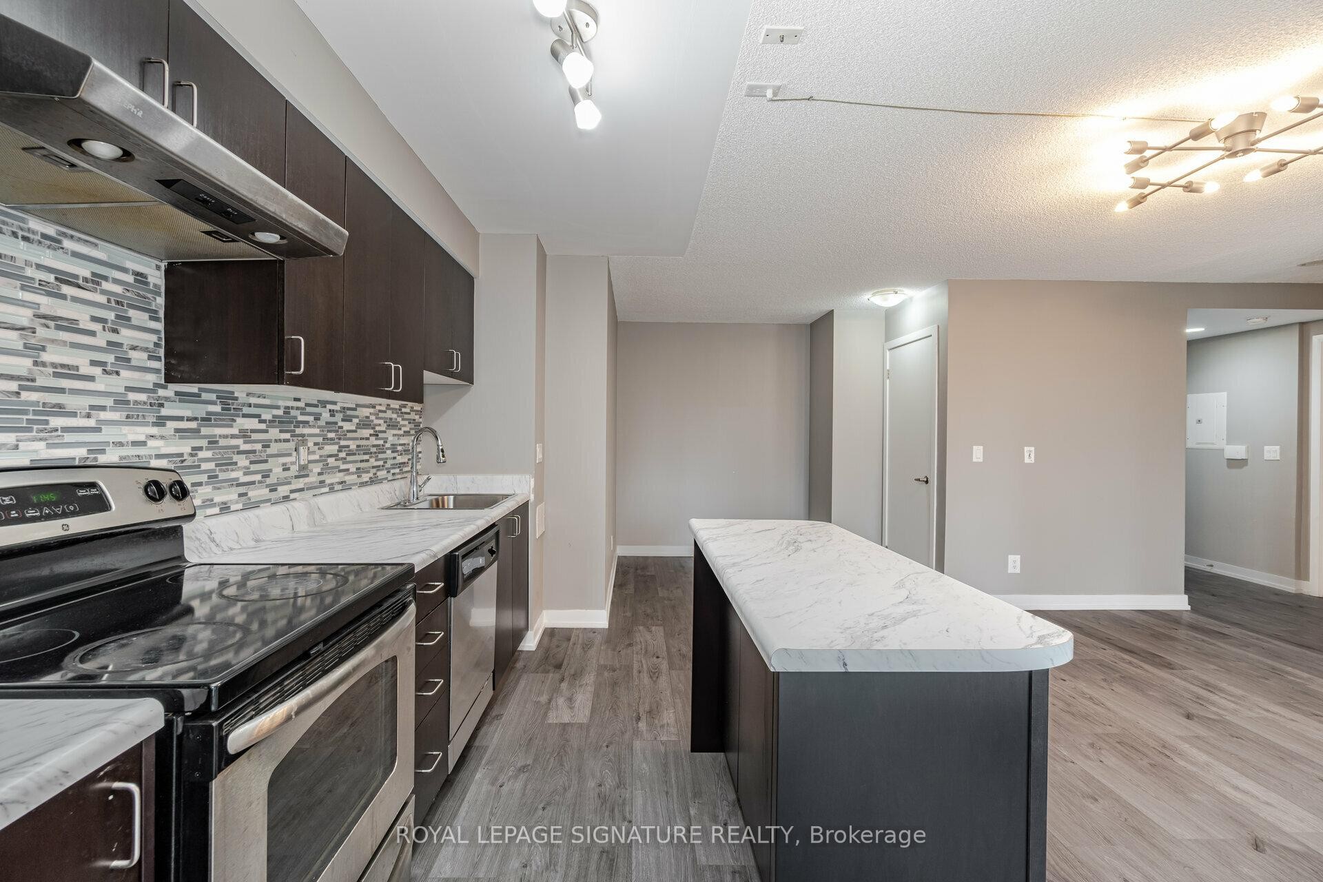 514-155 Legion Road N, Toronto, ON - Indoor Photo Showing Kitchen With Upgraded Kitchen