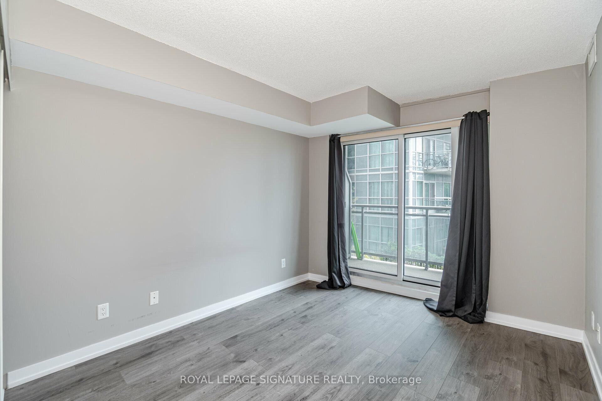 514-155 Legion Road N, Toronto, ON - Indoor Photo Showing Other Room