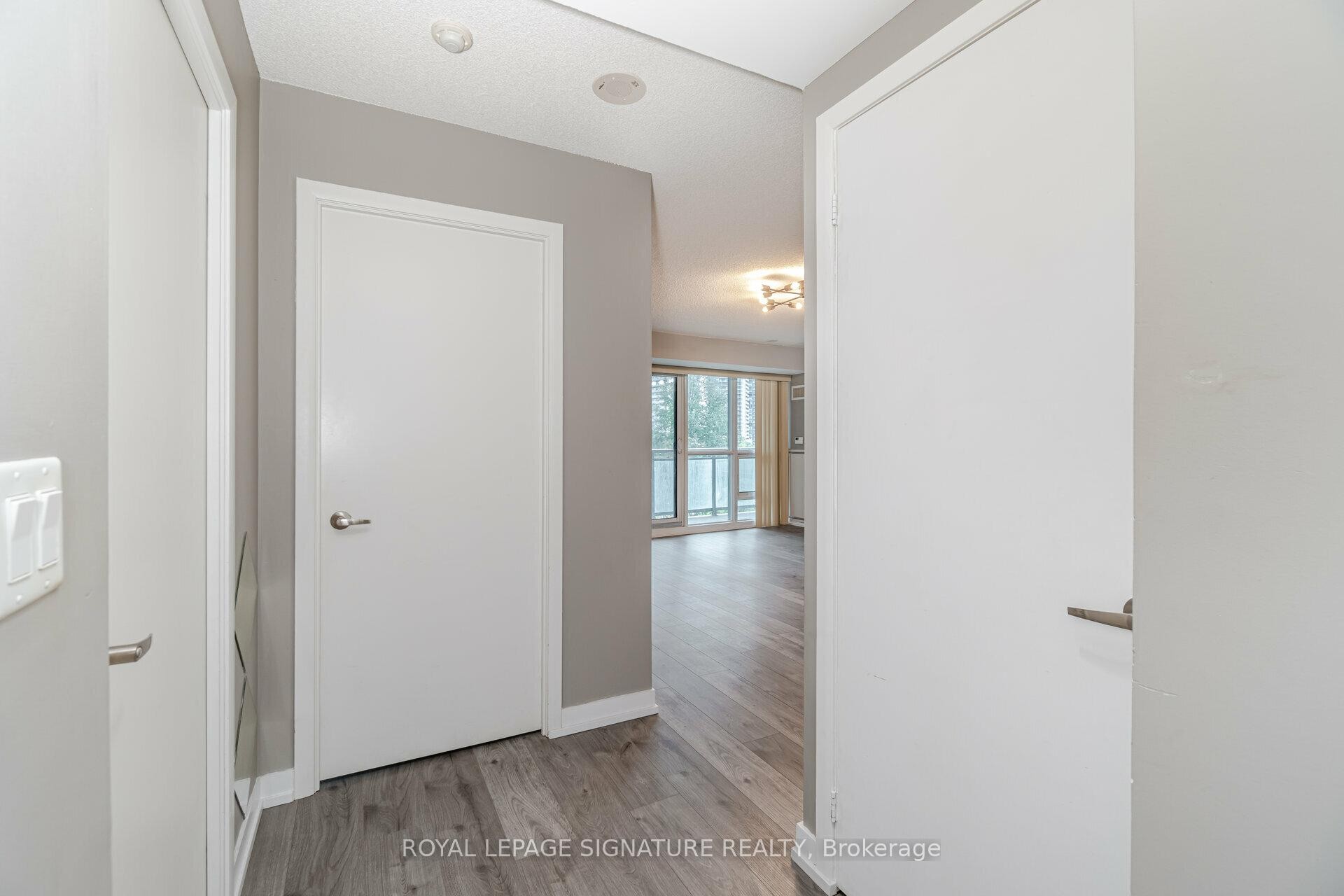 514-155 Legion Road N, Toronto, ON - Indoor Photo Showing Other Room