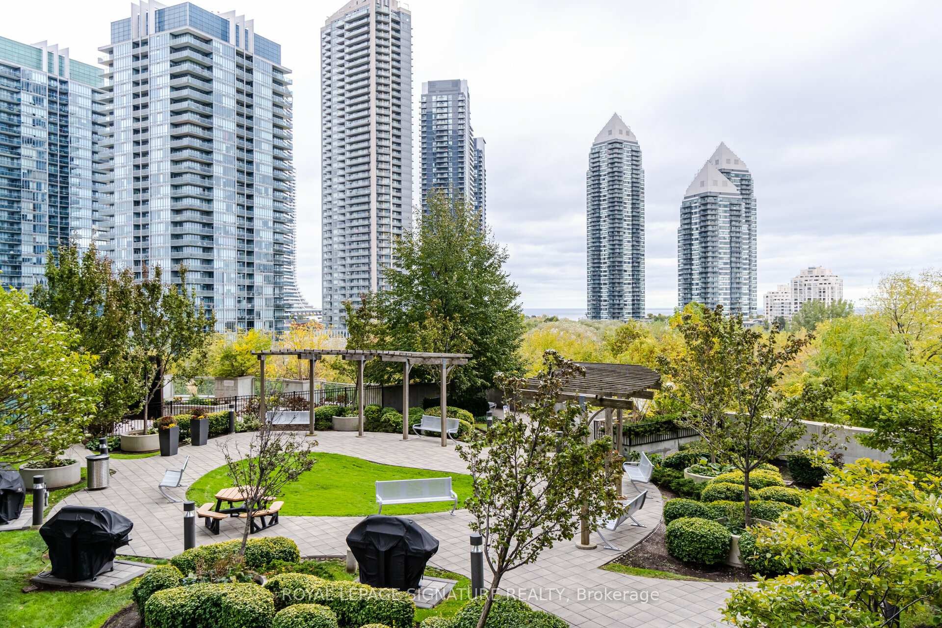 514-155 Legion Road N, Toronto, ON - Outdoor With Facade