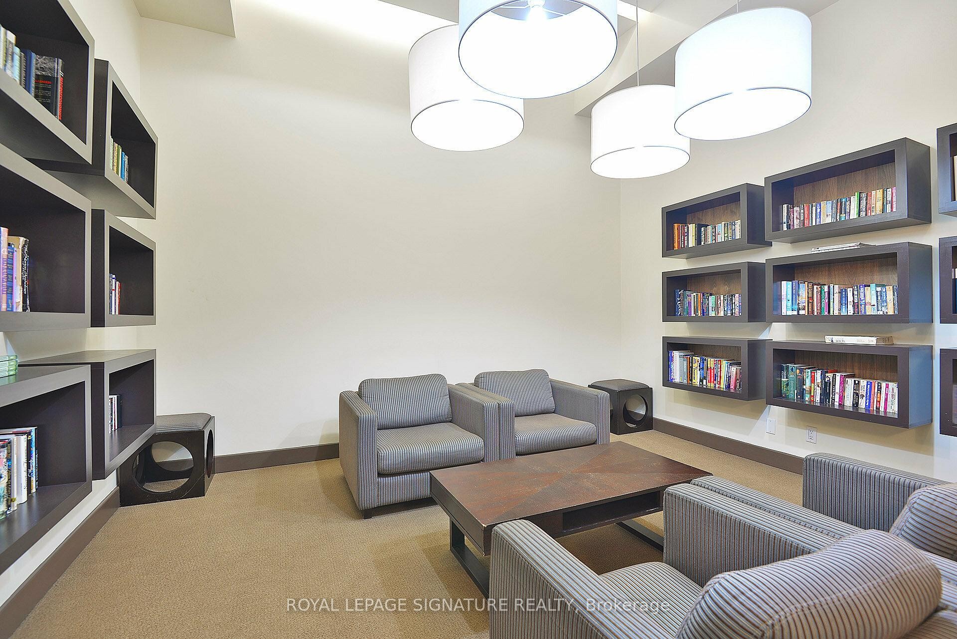 514-155 Legion Road N, Toronto, ON - Indoor With Fireplace