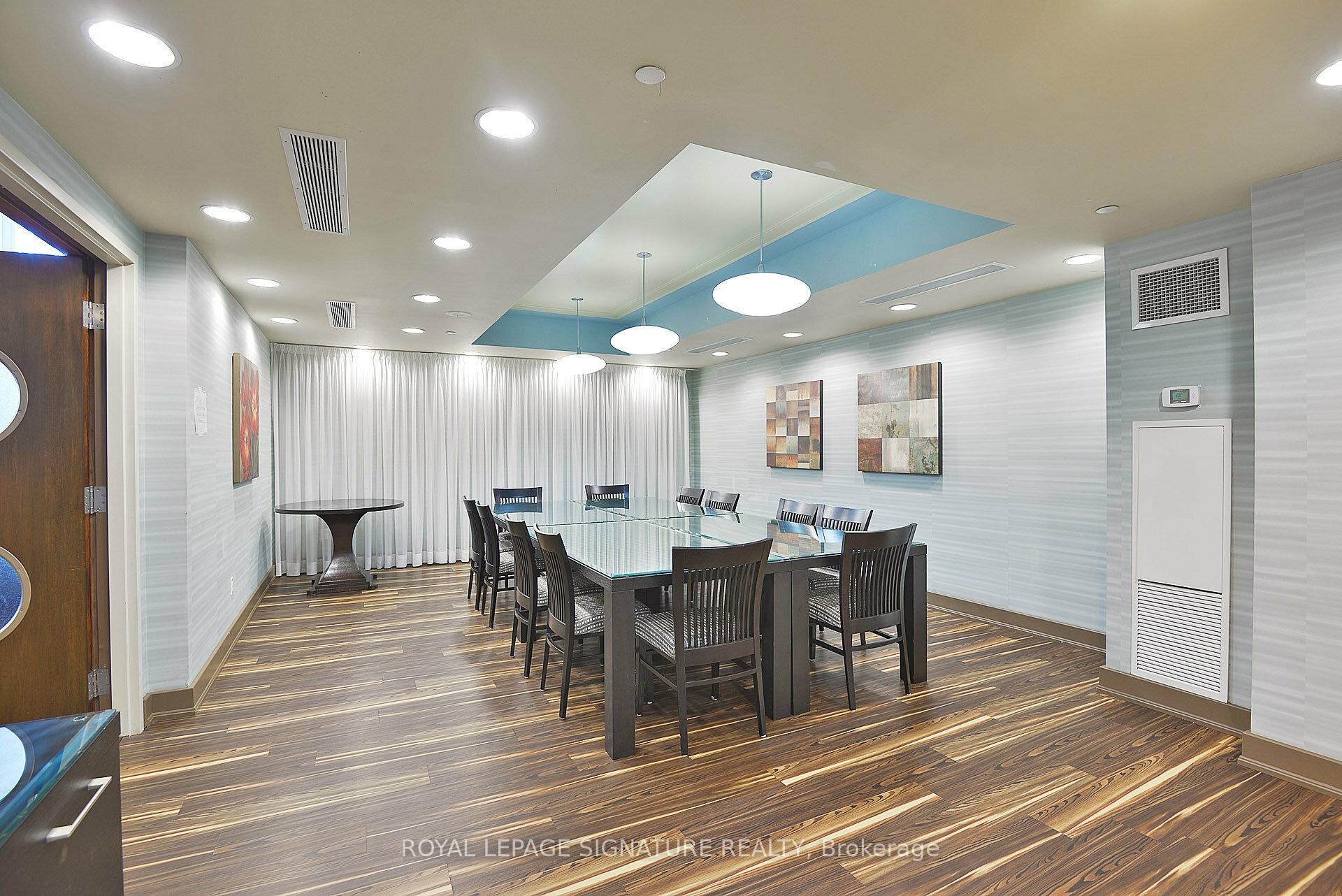 514-155 Legion Road N, Toronto, ON - Indoor Photo Showing Dining Room