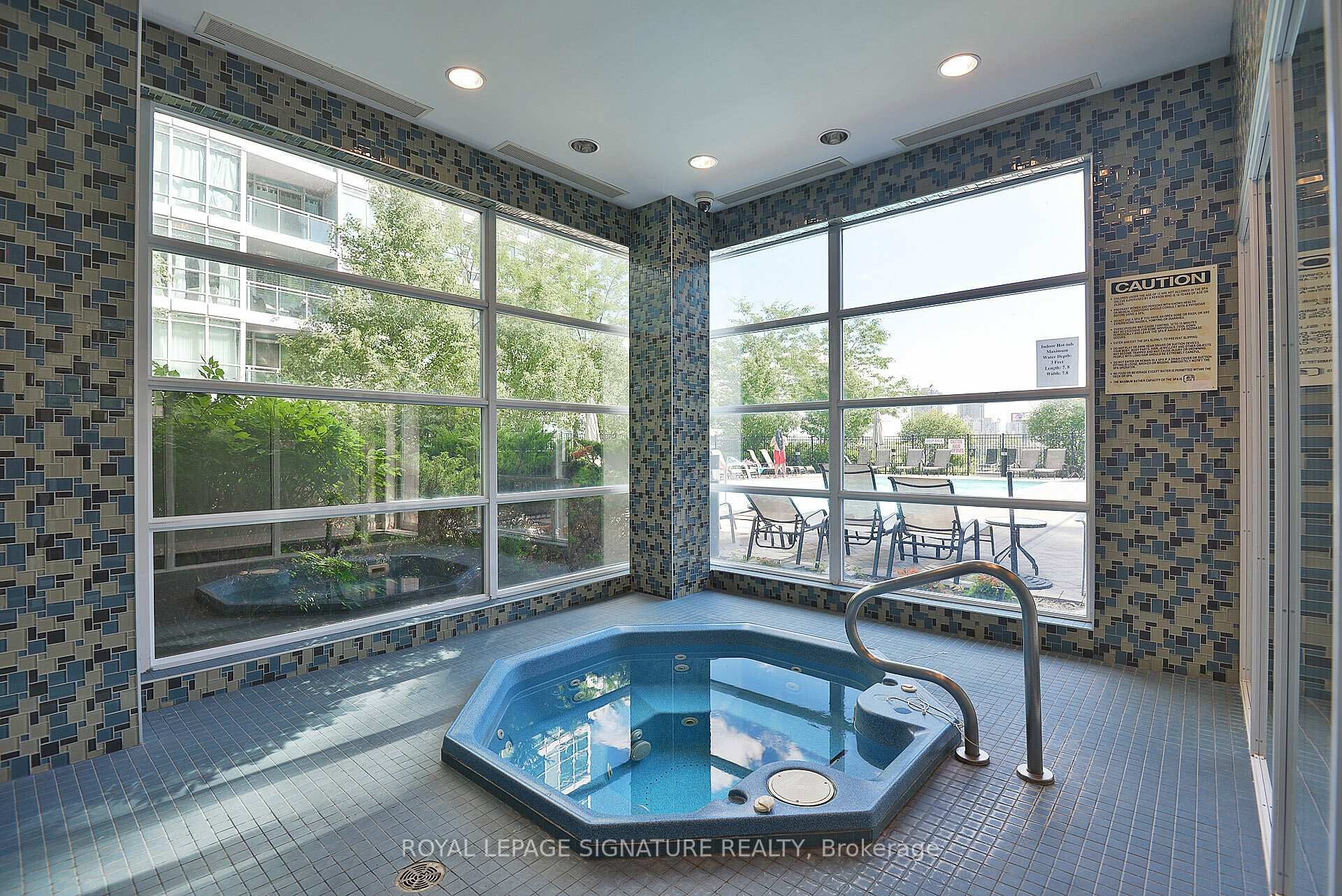 514-155 Legion Road N, Toronto, ON - Indoor Photo Showing Other Room