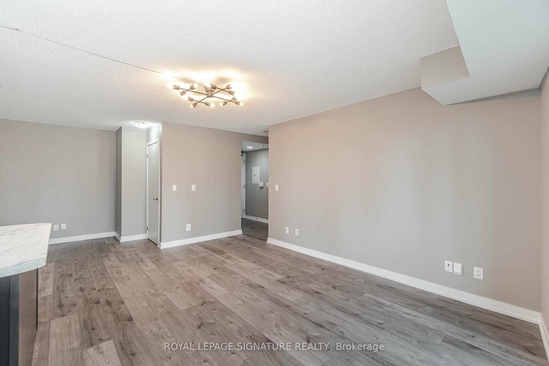 514-155 Legion Road N, Toronto, ON - Indoor Photo Showing Other Room