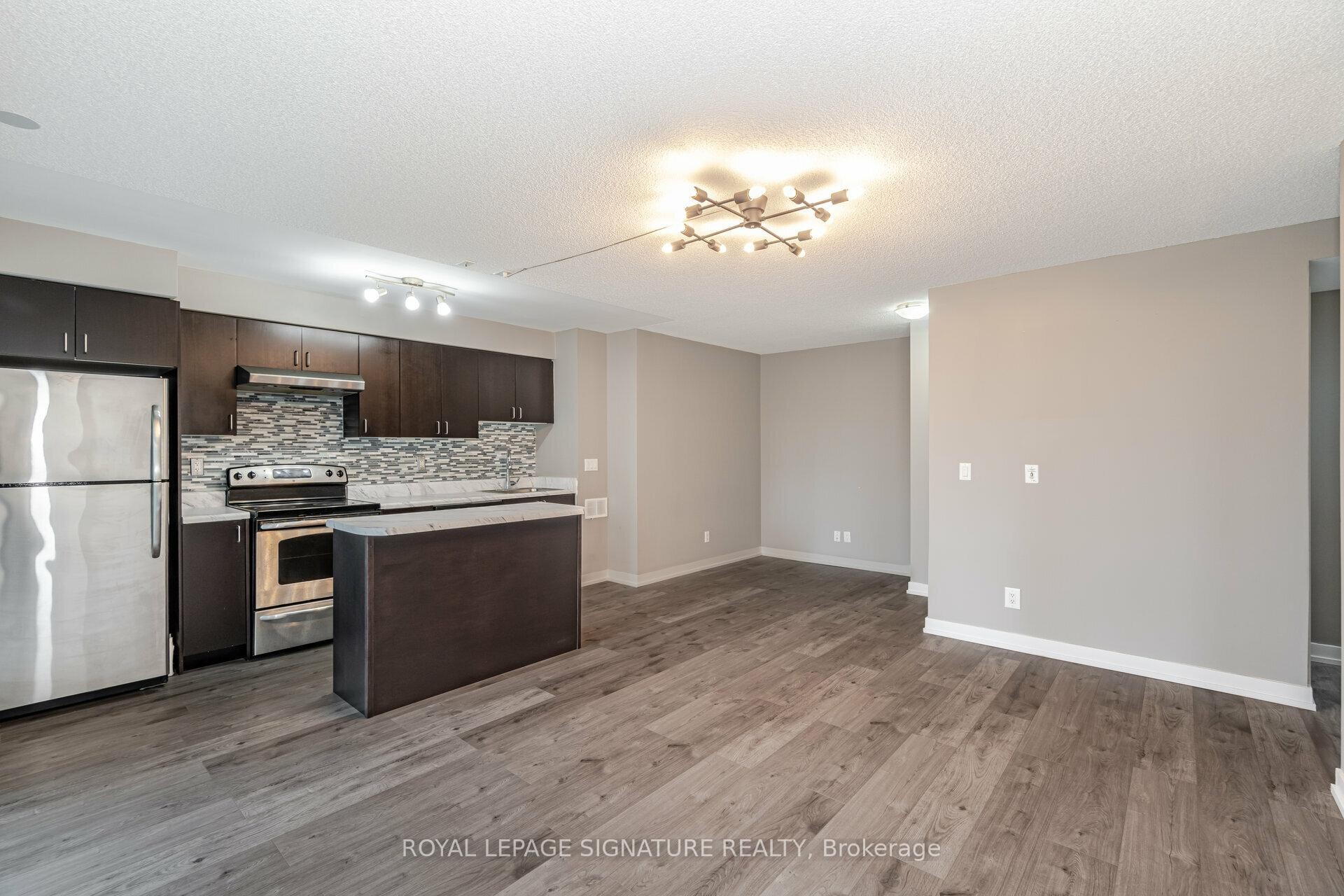 514-155 Legion Road N, Toronto, ON - Indoor Photo Showing Kitchen