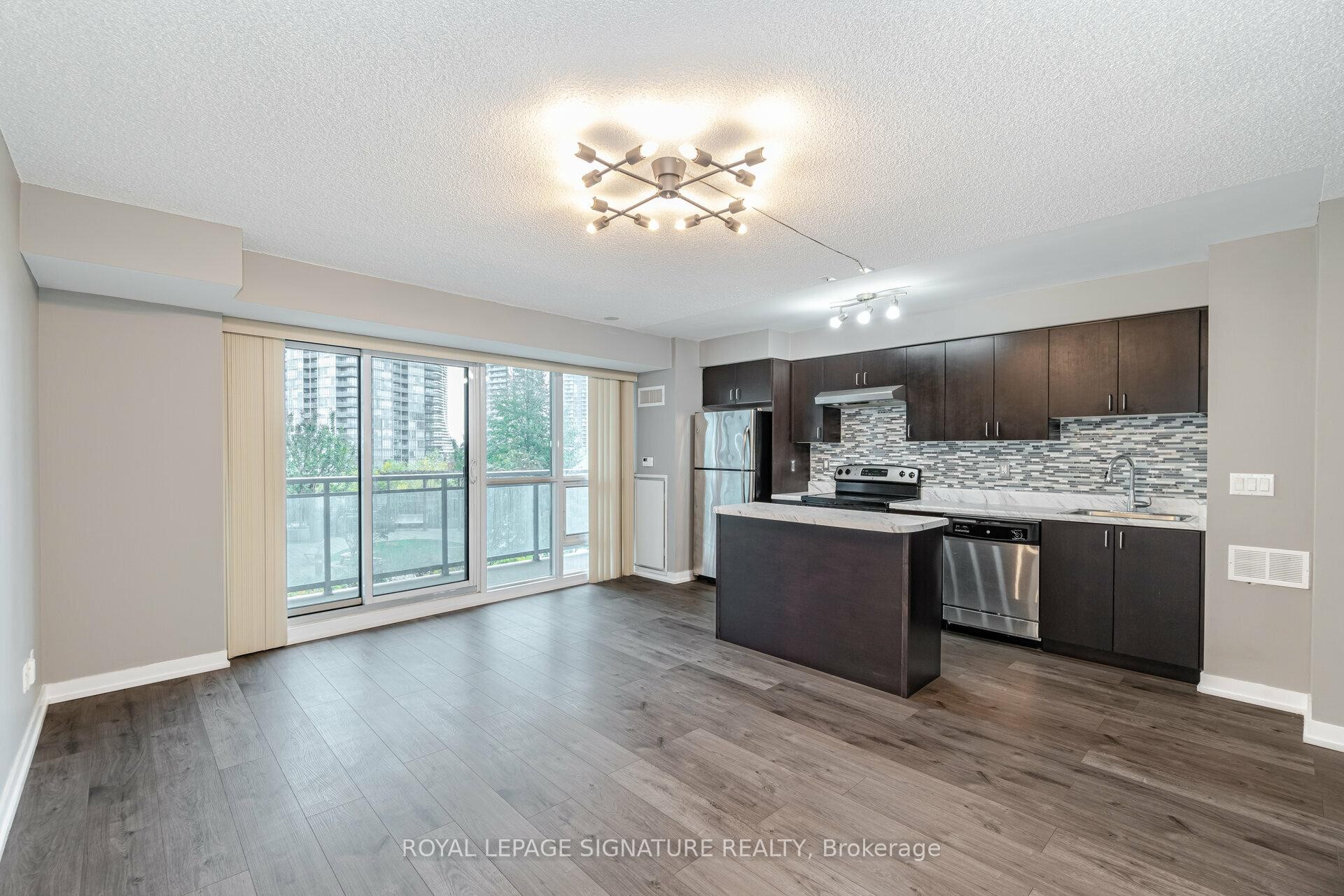 514-155 Legion Road N, Toronto, ON - Indoor Photo Showing Kitchen With Upgraded Kitchen