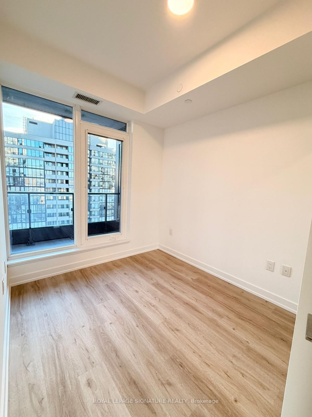 1510-395 Square One Drive, Mississauga, ON - Indoor Photo Showing Other Room