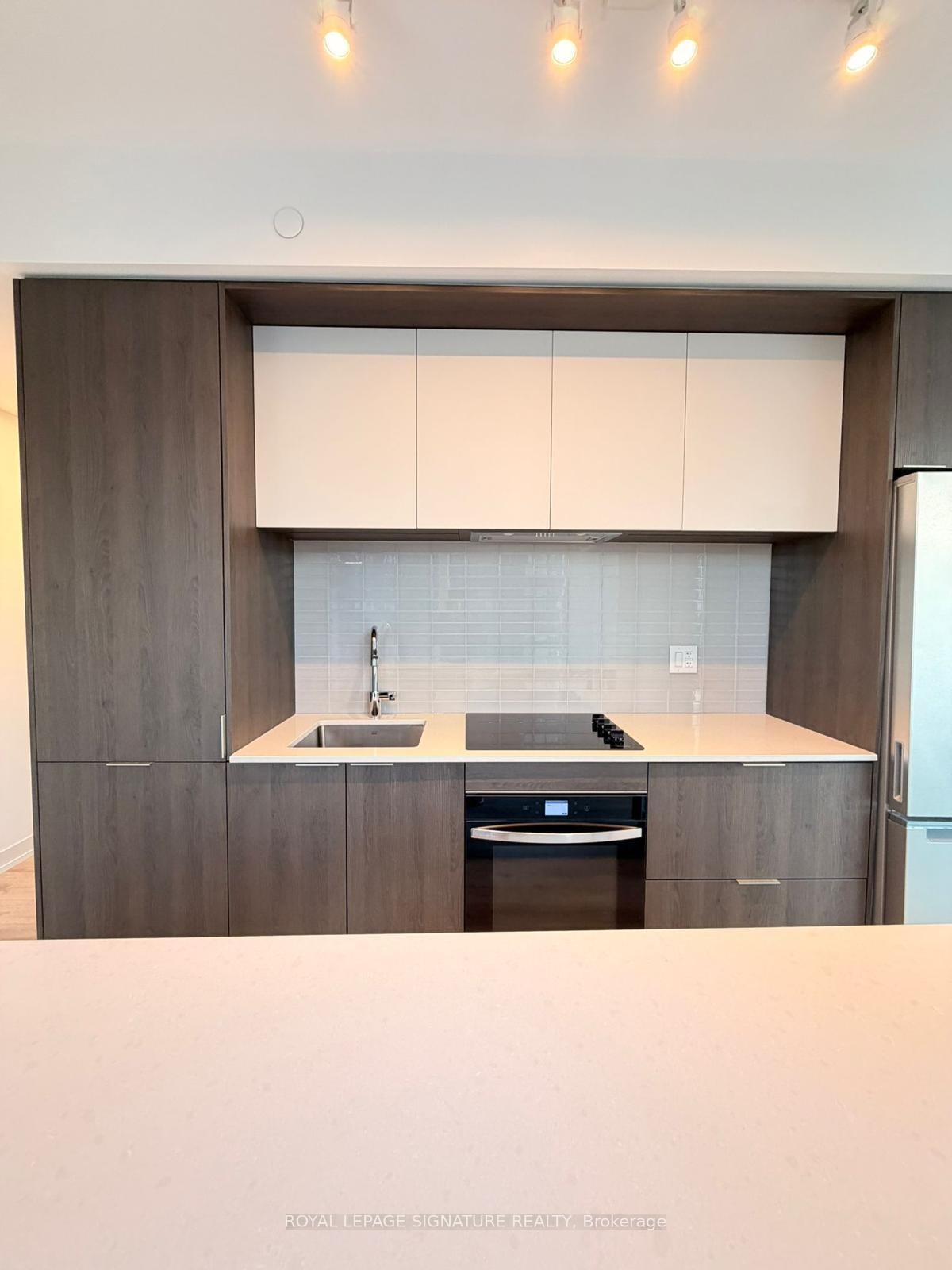 1510-395 Square One Drive, Mississauga, ON - Indoor Photo Showing Kitchen