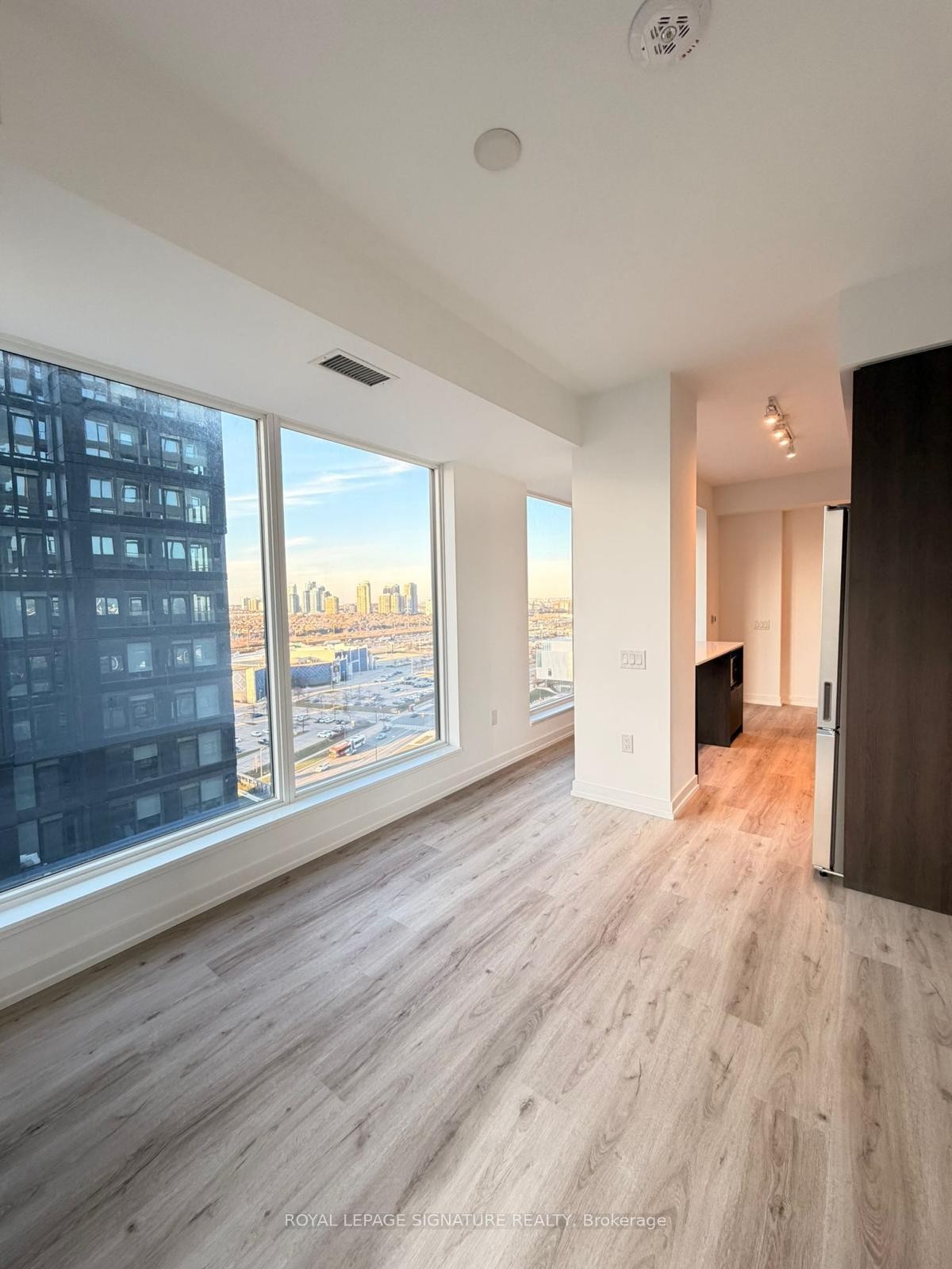 1510-395 Square One Drive, Mississauga, ON - Indoor