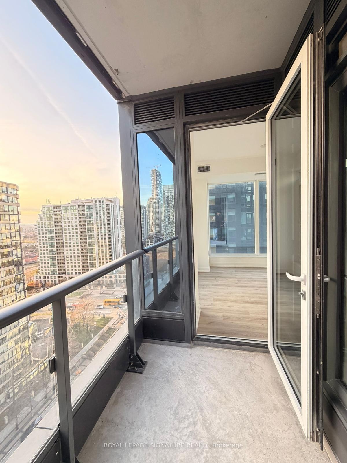 1510-395 Square One Drive, Mississauga, ON - Outdoor With Exterior