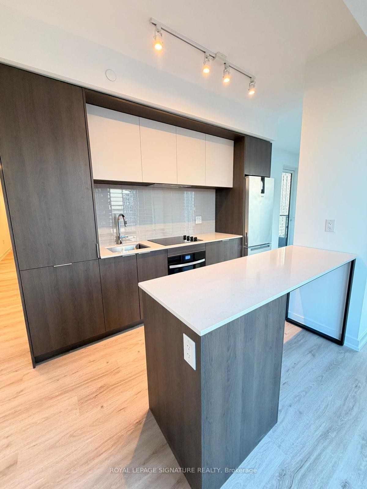 1510-395 Square One Drive, Mississauga, ON - Indoor Photo Showing Kitchen