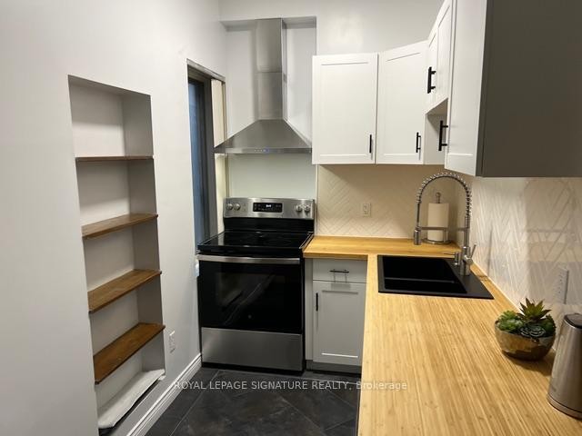 B-208 Carlton Street, Toronto, ON