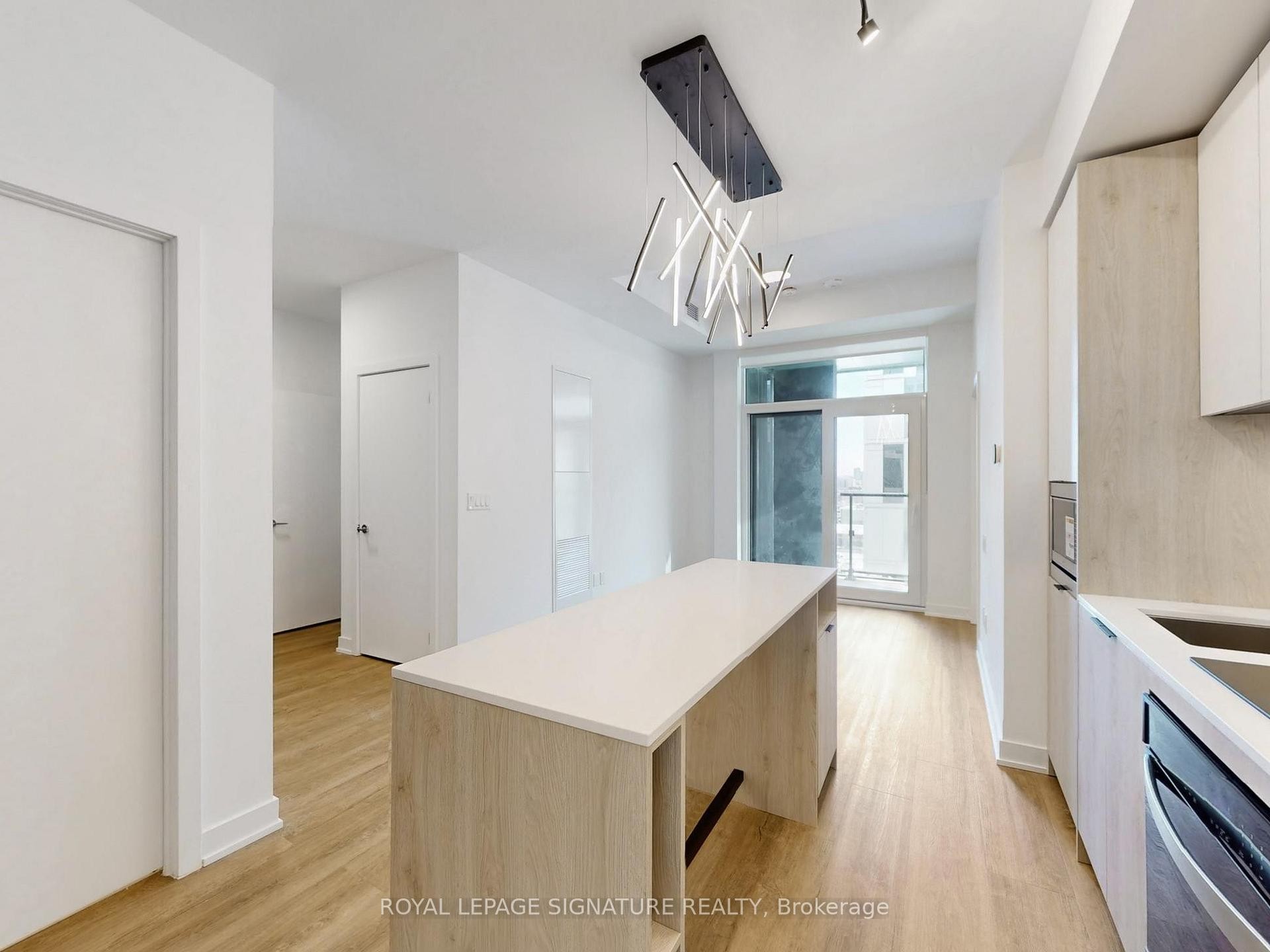 818-1007 The Queensway N/A, Toronto, ON - Indoor Photo Showing Kitchen With Double Sink
