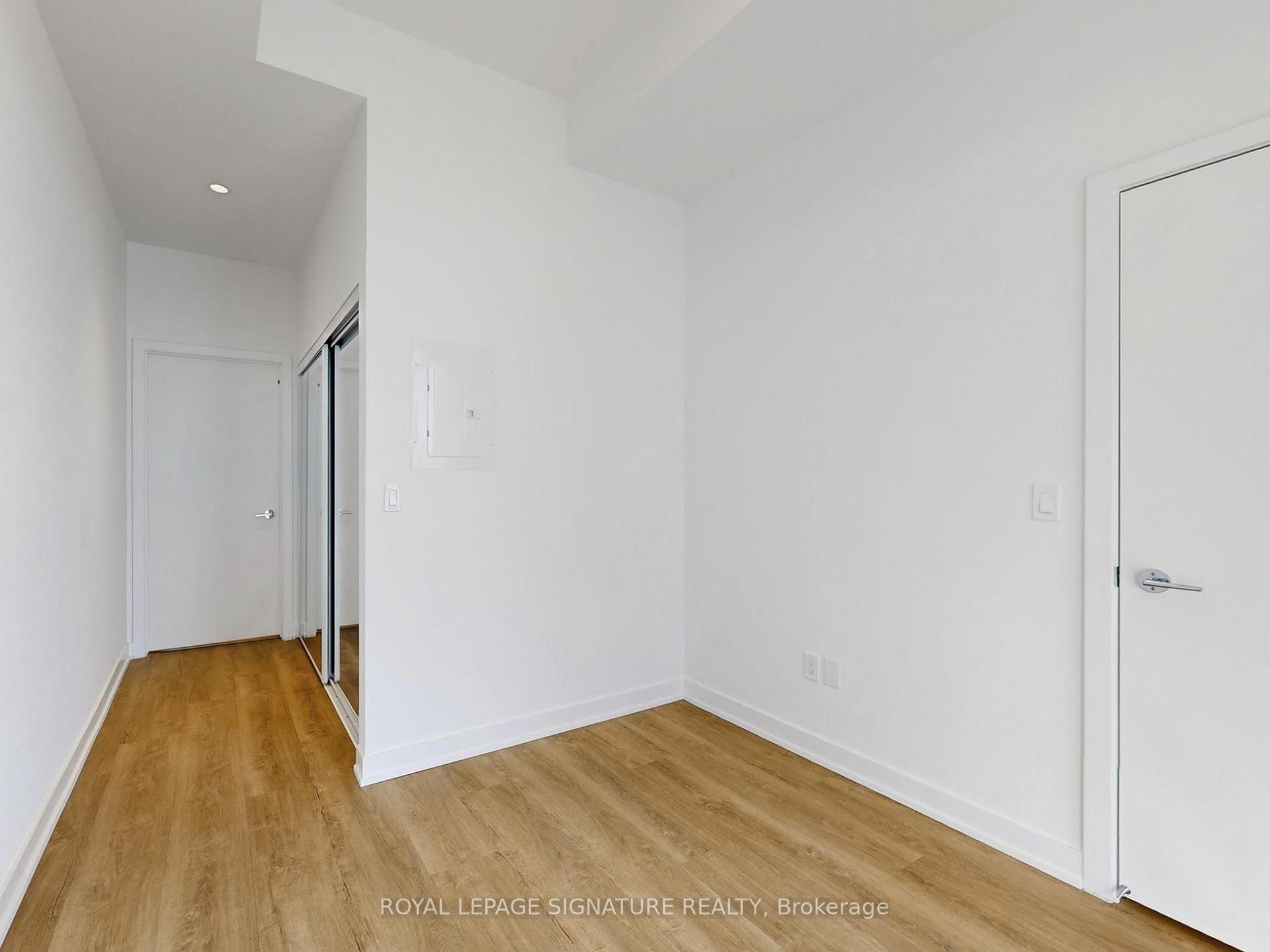 818-1007 The Queensway N/A, Toronto, ON - Indoor Photo Showing Other Room