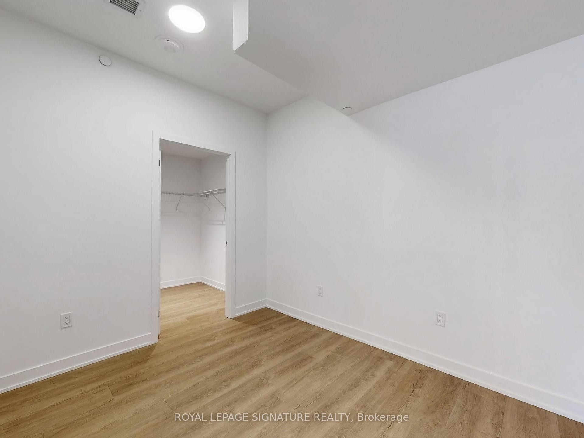 818-1007 The Queensway N/A, Toronto, ON - Indoor Photo Showing Other Room