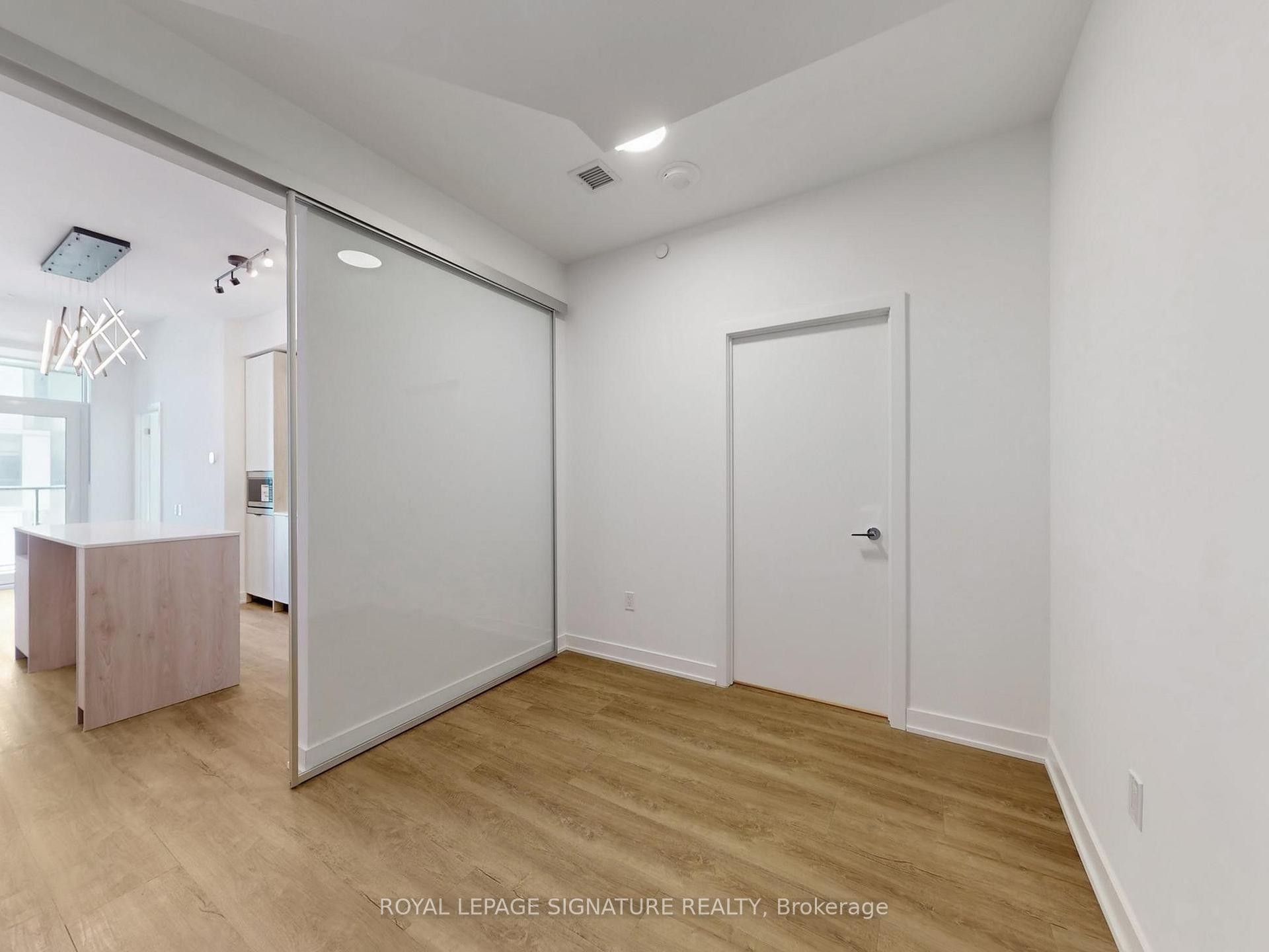 818-1007 The Queensway N/A, Toronto, ON - Indoor Photo Showing Other Room