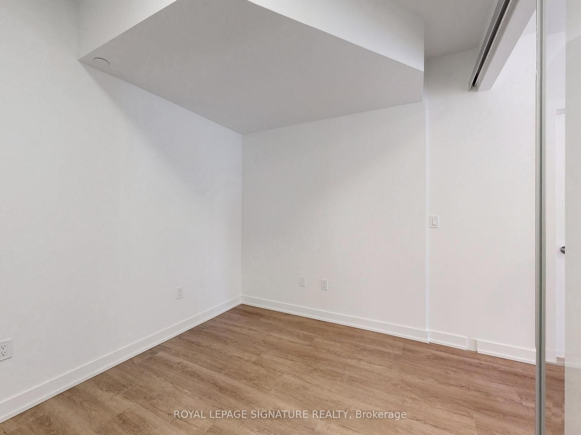 818-1007 The Queensway N/A, Toronto, ON - Indoor Photo Showing Other Room