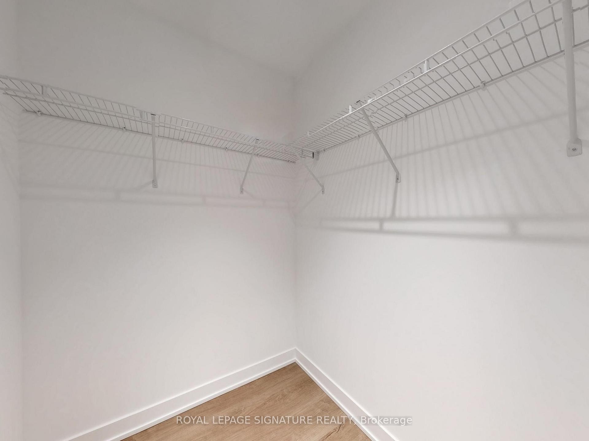 818-1007 The Queensway N/A, Toronto, ON - Indoor With Storage